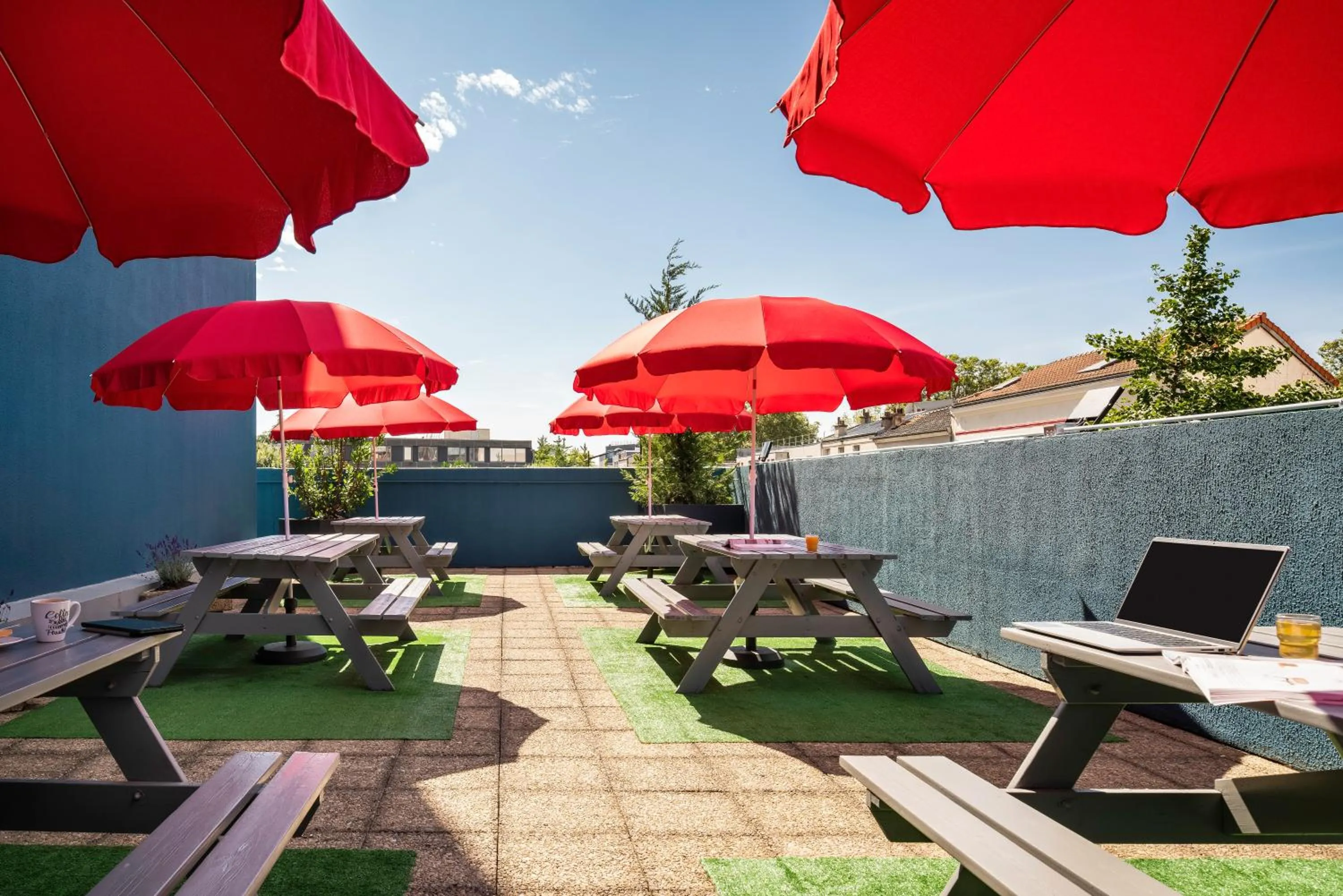 Patio in ibis budget Paris Porte d'Aubervilliers