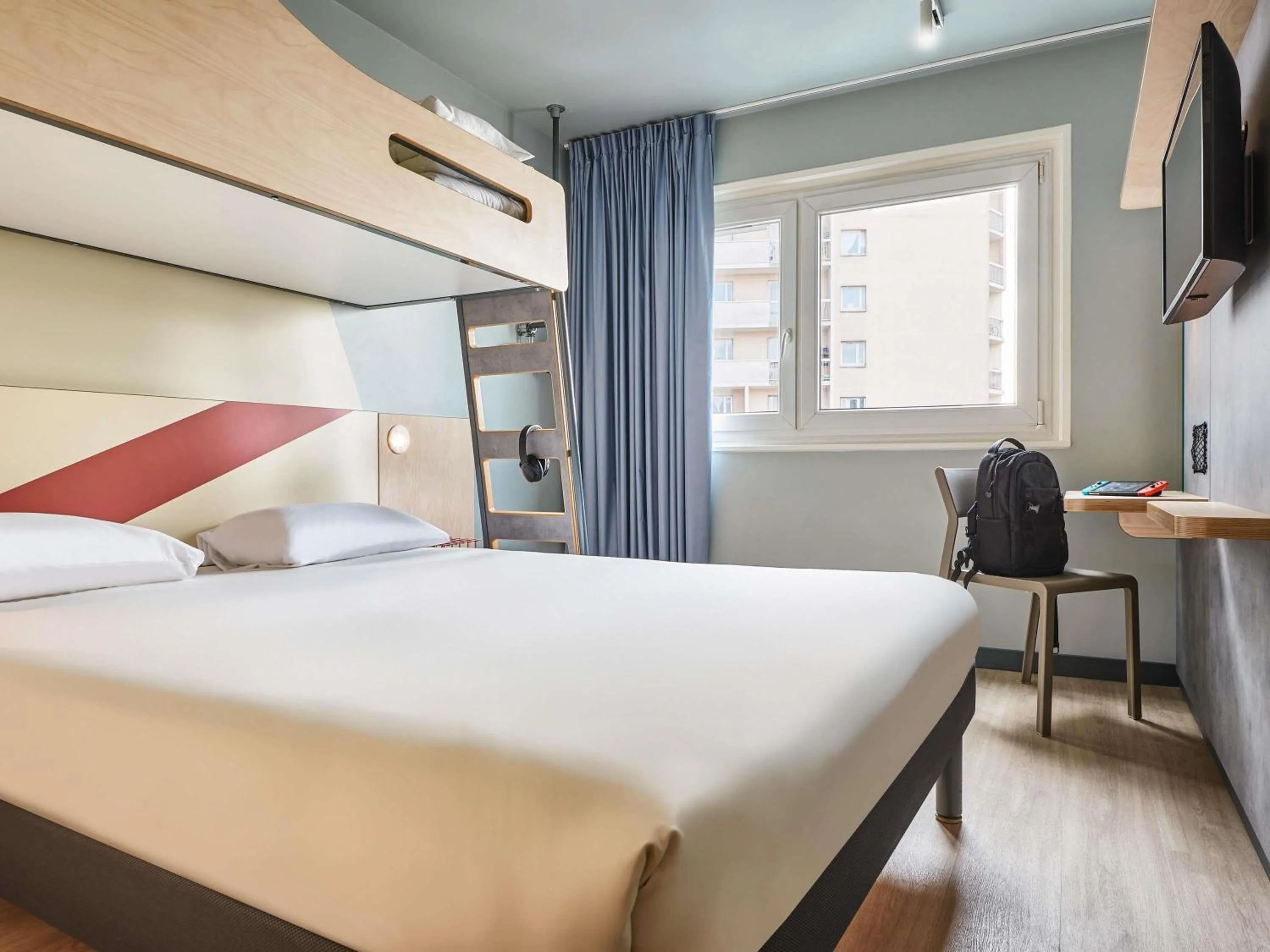 Bedroom, Bed in ibis budget Paris Porte d'Aubervilliers