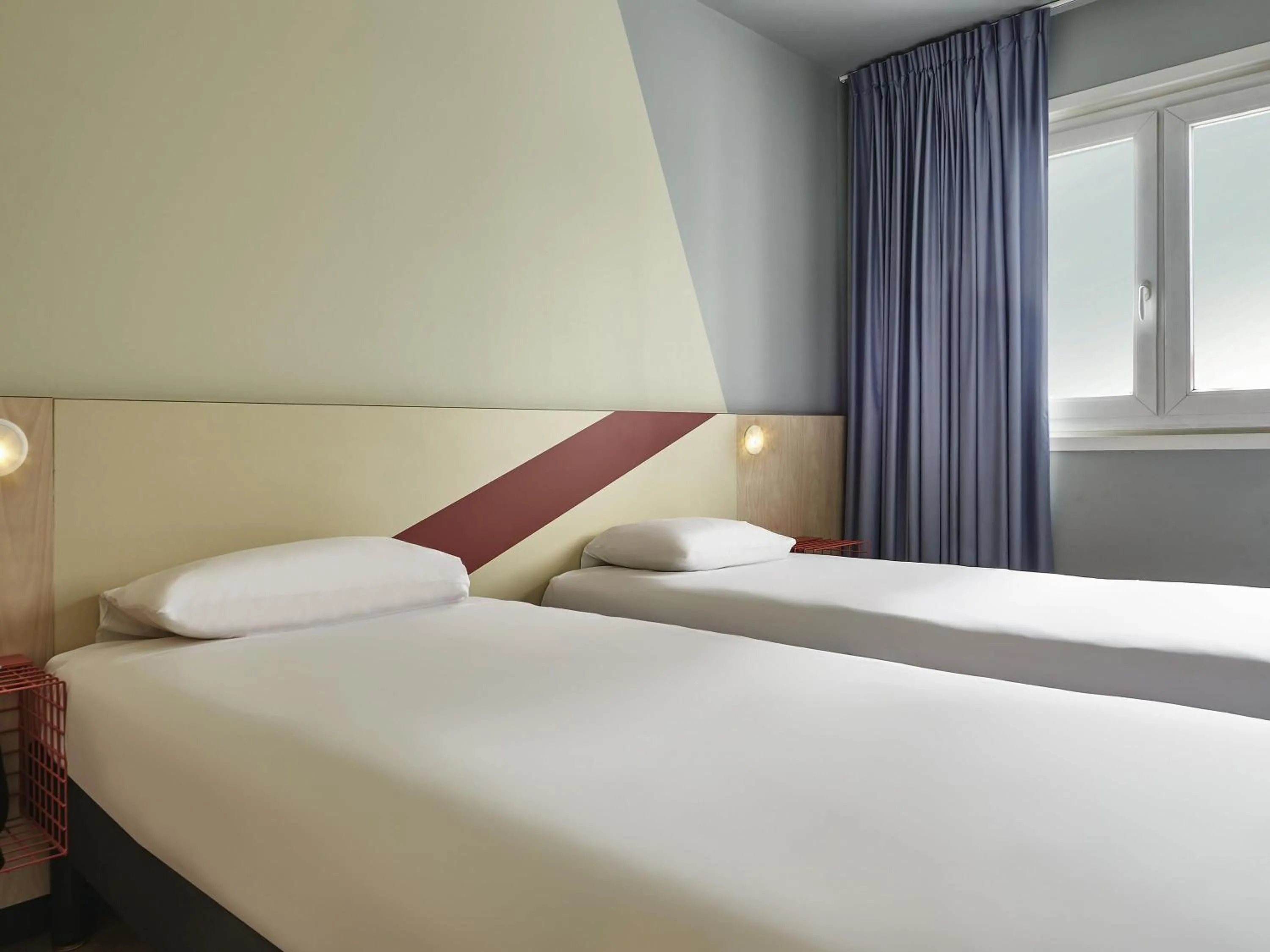 Bedroom, Bed in ibis budget Paris Porte d'Aubervilliers