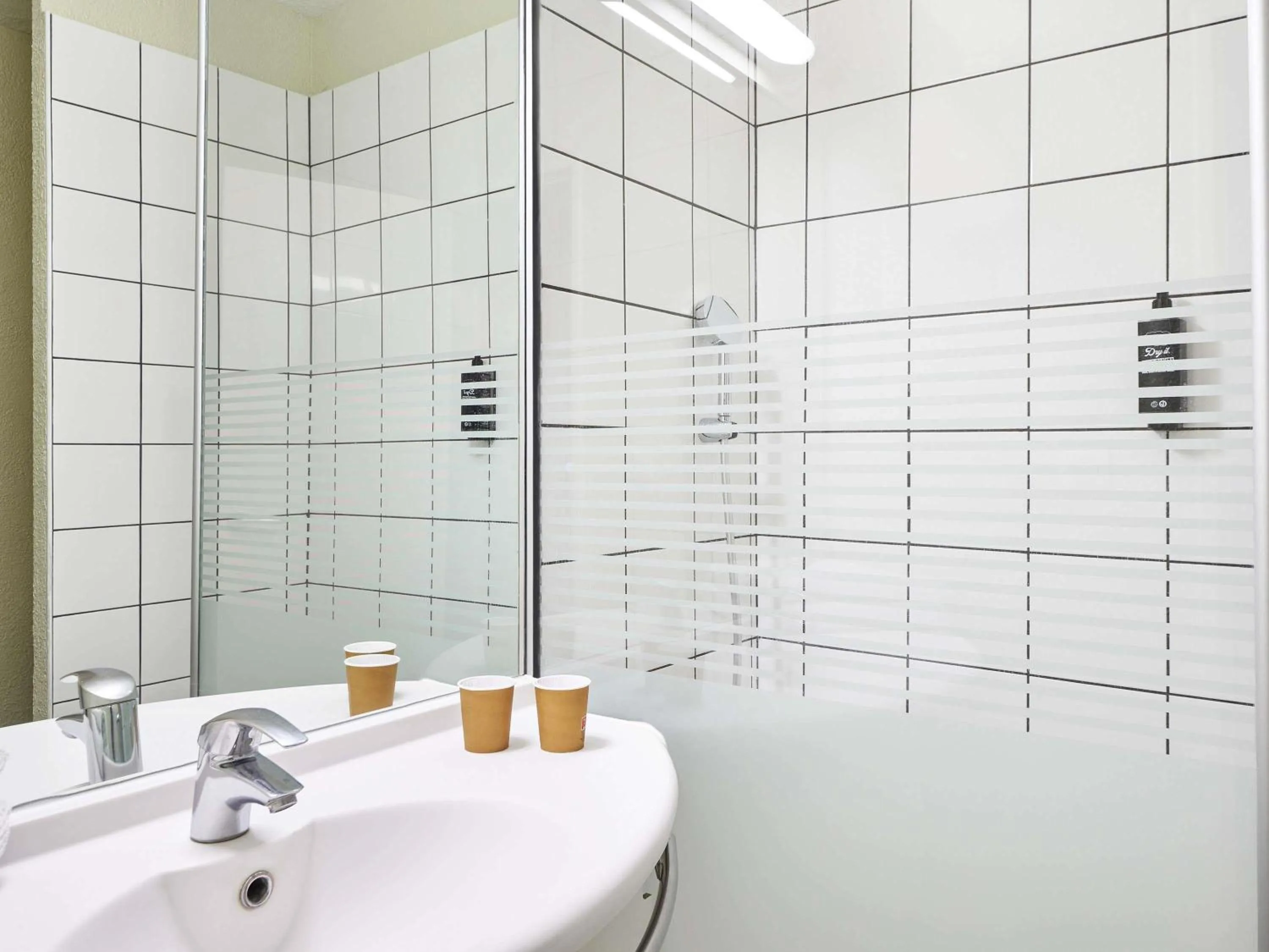 Bedroom in ibis budget Paris Porte d'Aubervilliers