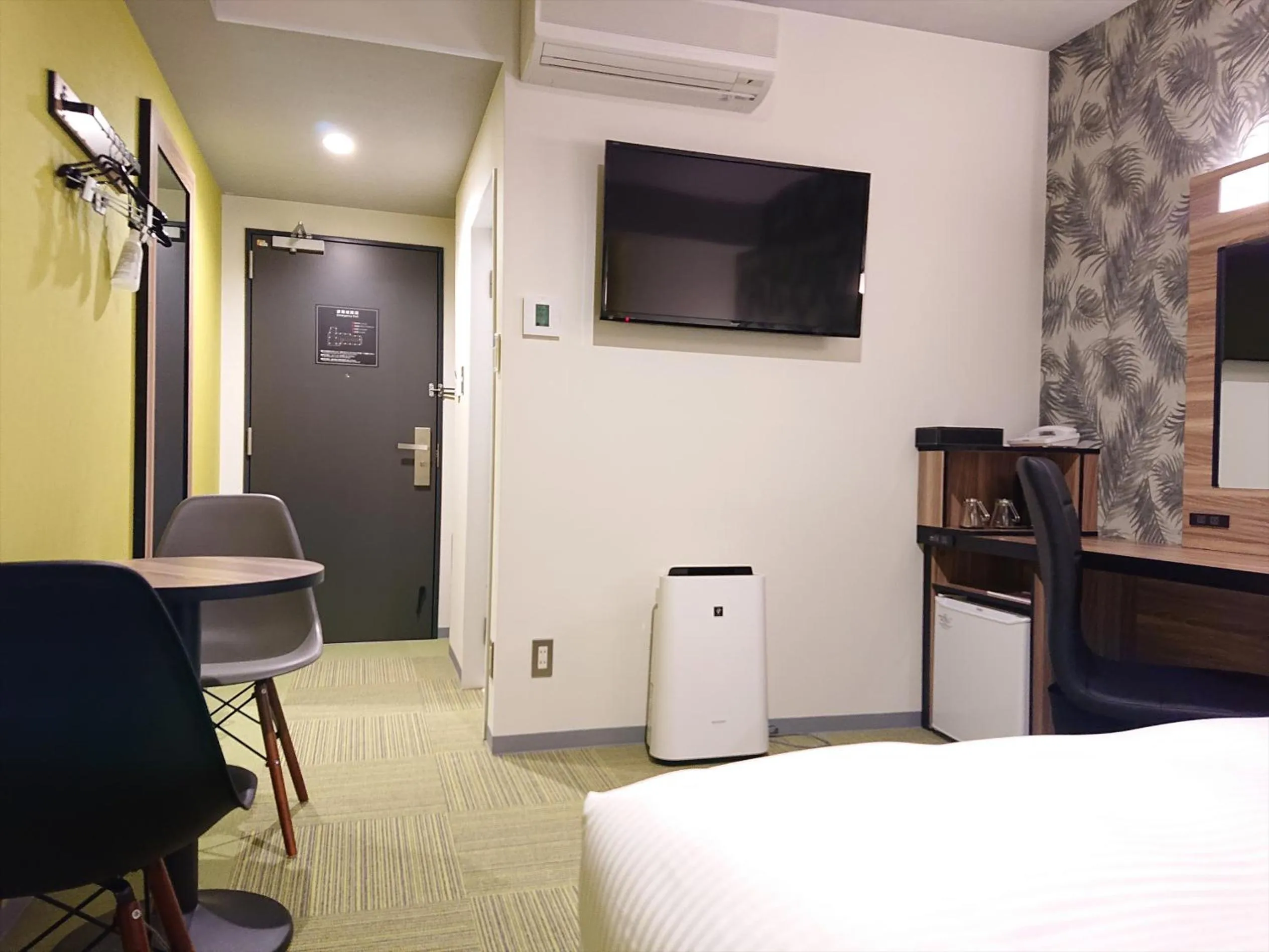 Photo of the whole room, Bed in Green Rich Hotel Okinawa Nago (Artificial hot spring Futamata Yunohana)