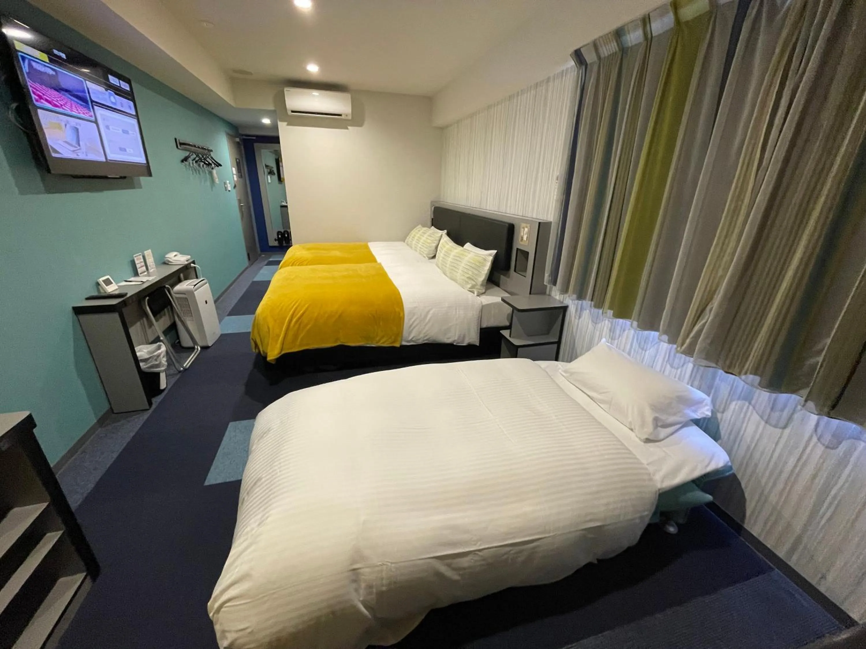 Bed in Green Rich Hotel Okinawa Nago (Artificial hot spring Futamata Yunohana)