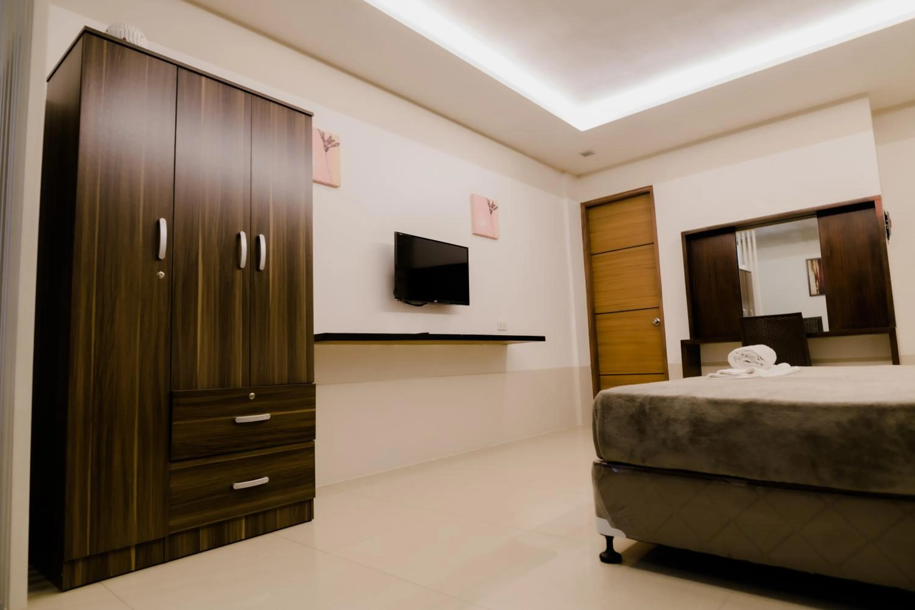 Photo of the whole room, Bed in The Horizon Suites and Arcade