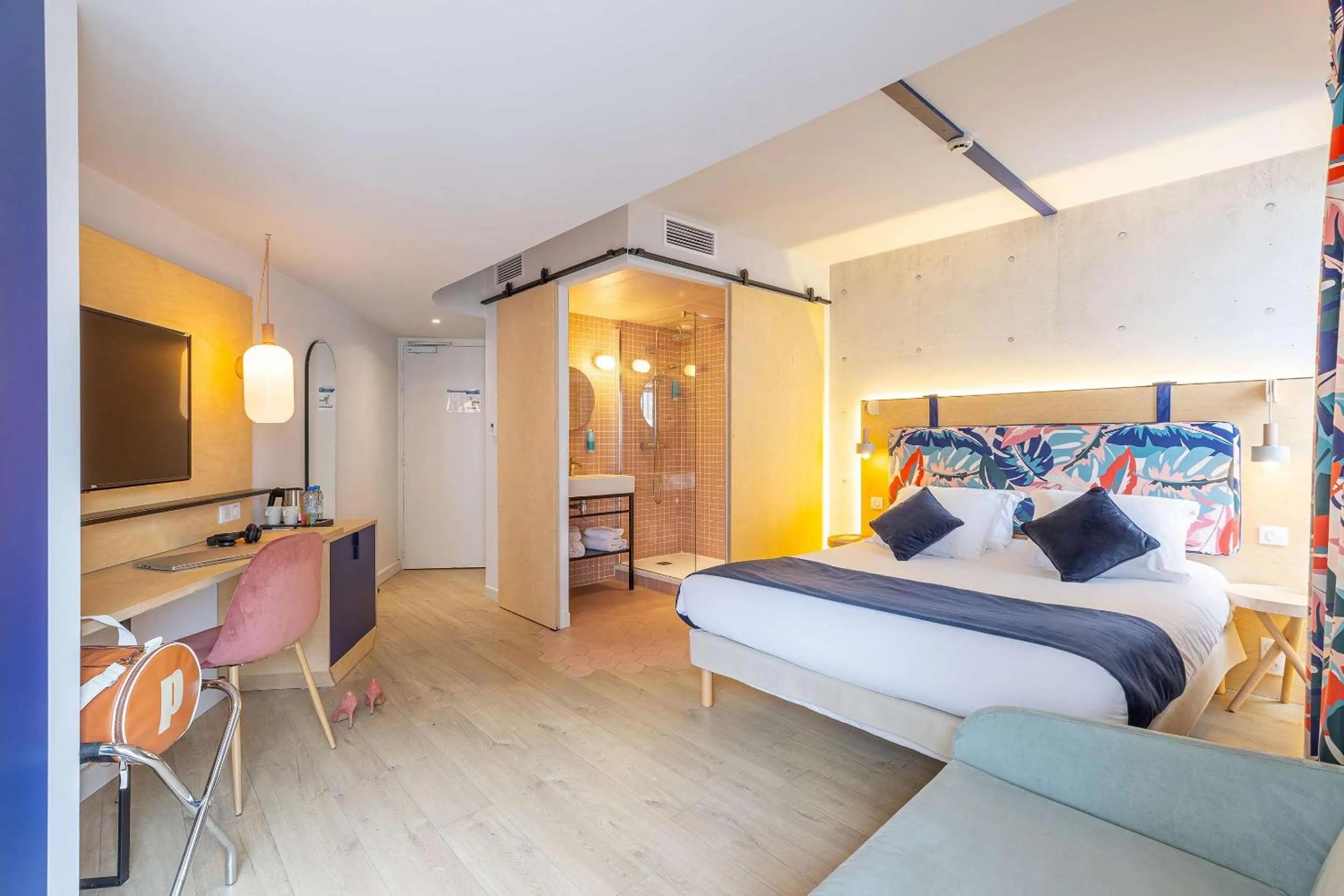 Bedroom, Bed in Urban Hotel & Spa Aix-les-Bains - BW Signature Collection