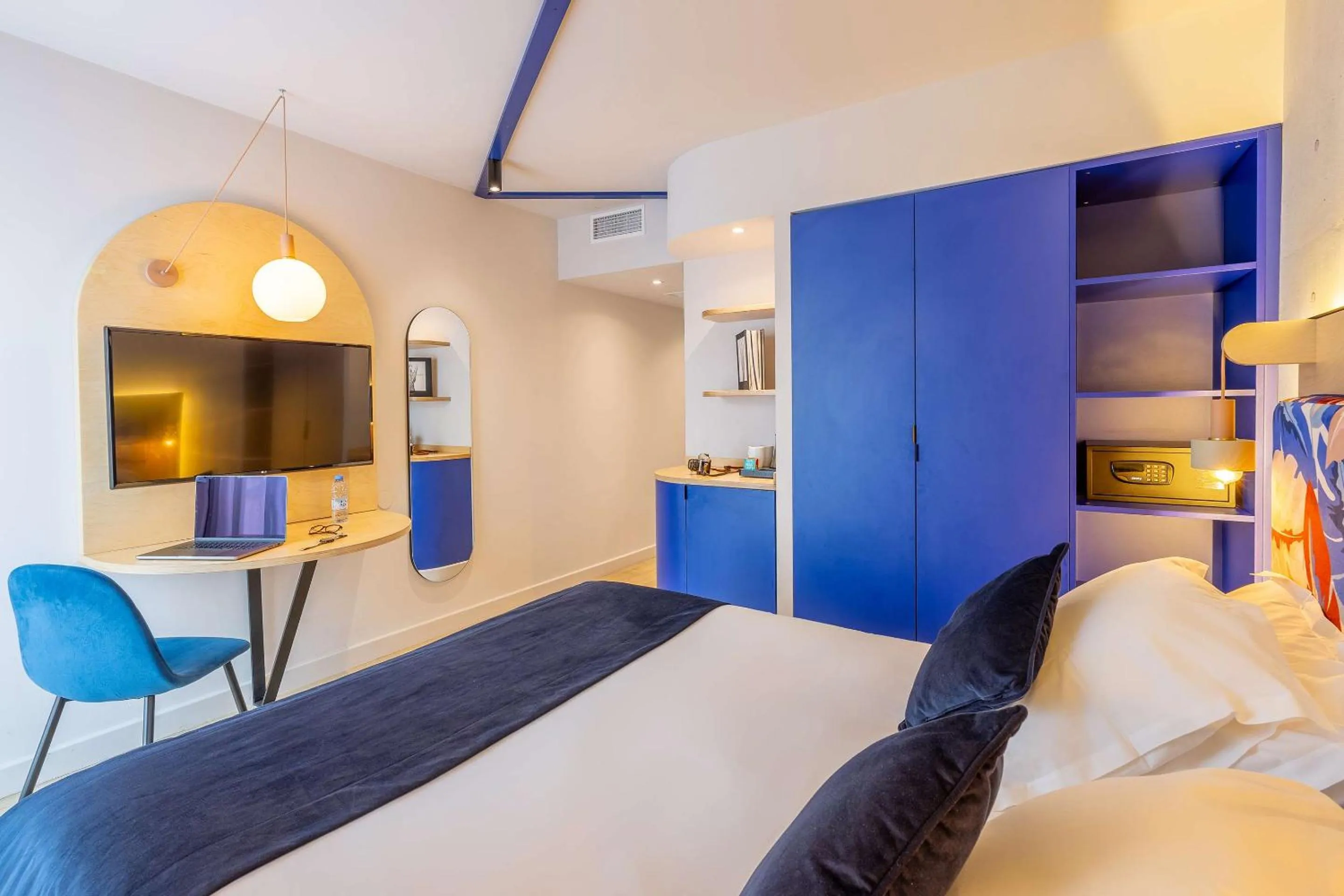 Bedroom, Bed in Urban Hotel & Spa Aix-les-Bains - BW Signature Collection