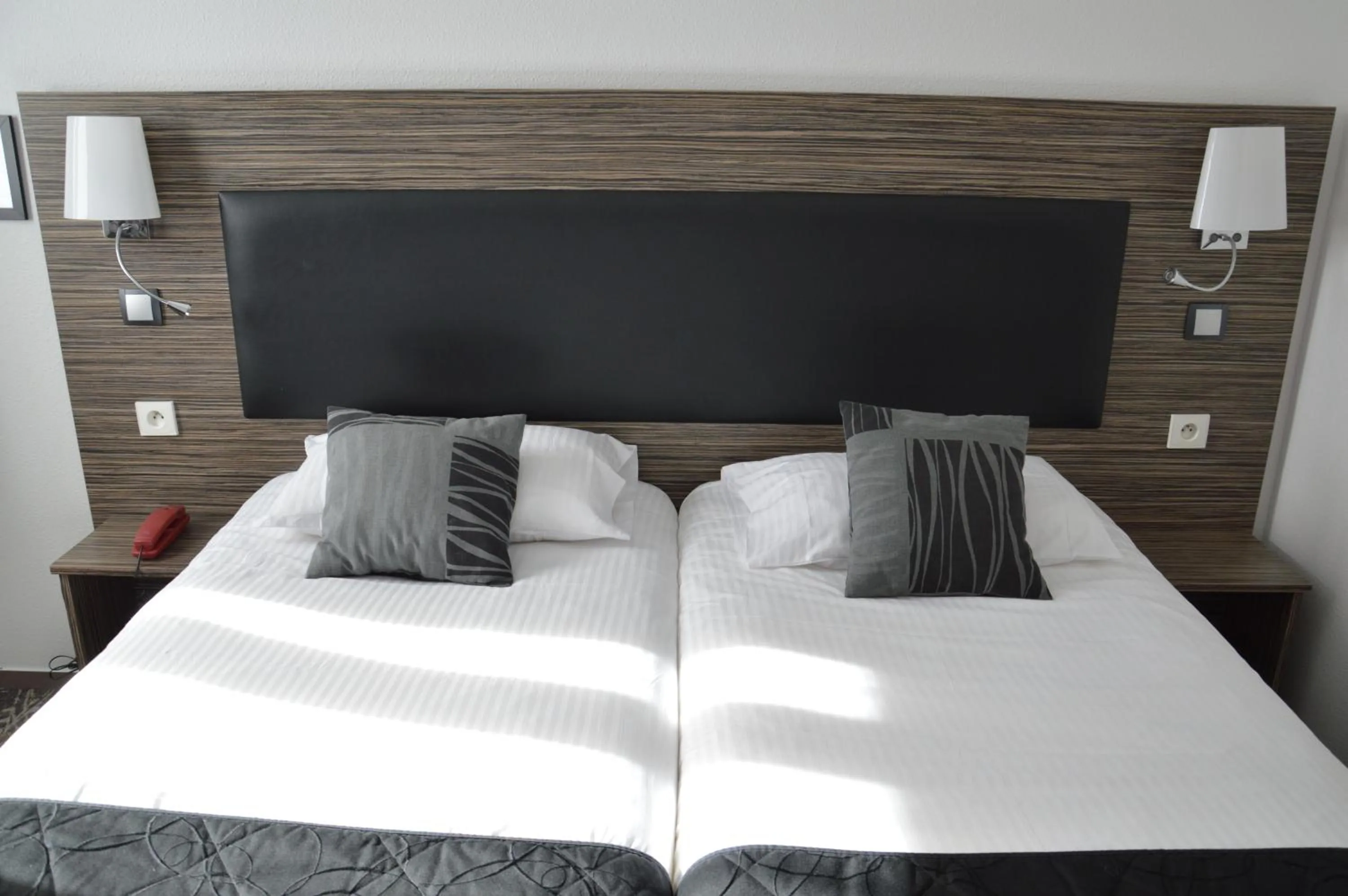 Bed in The Originals City Hôtel, Aéroport Beauvais