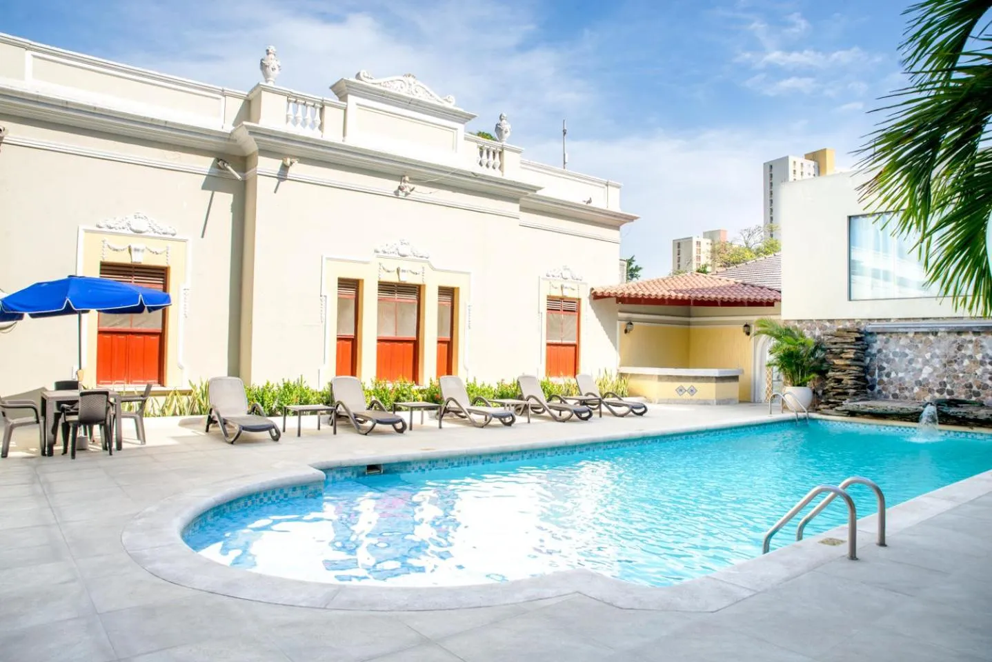 Swimming pool in Hotel Majestic