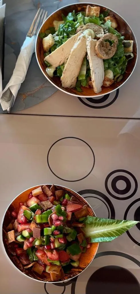 Restaurant/places to eat in Arabian Palm Hotel