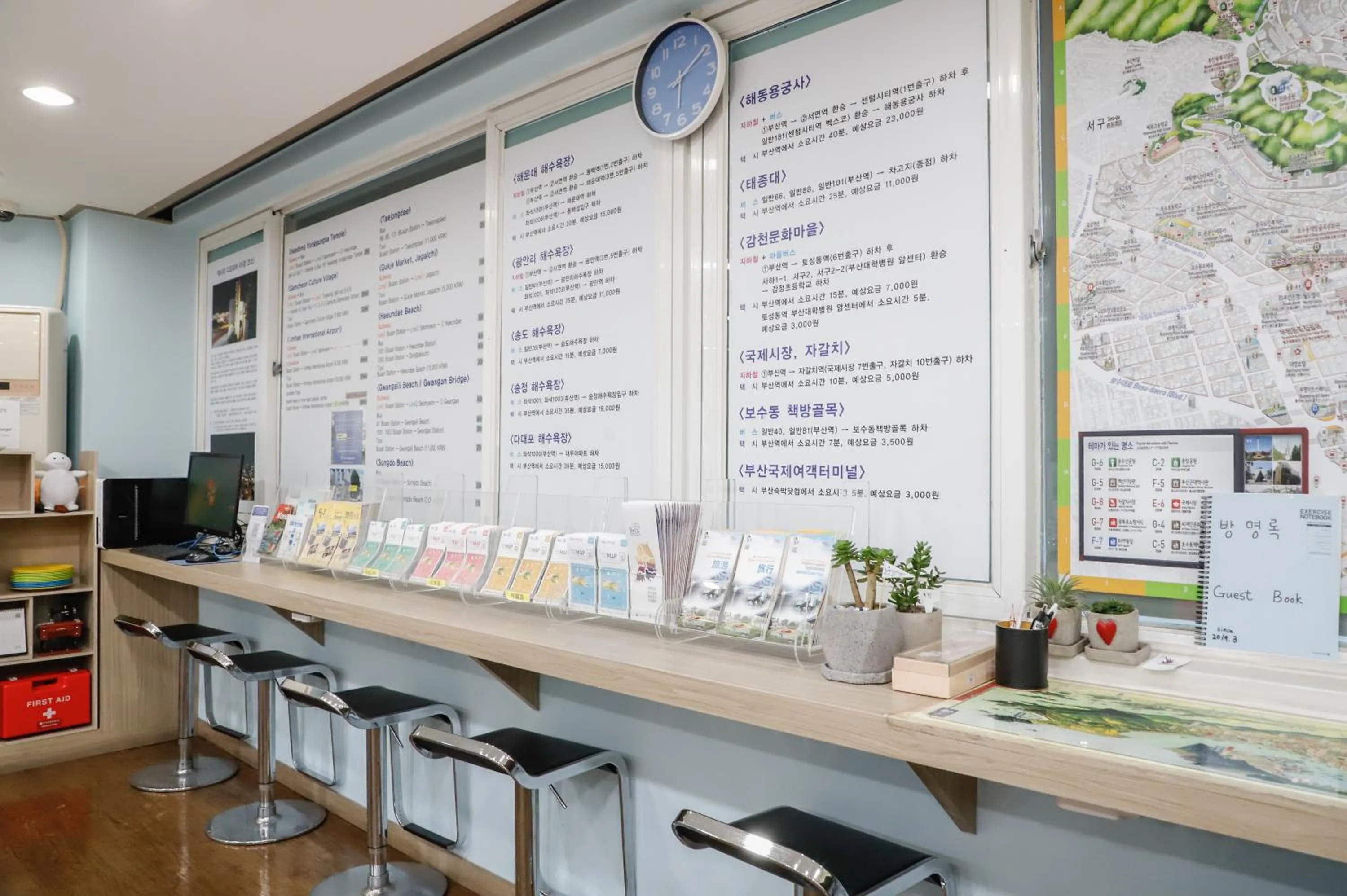 Communal lounge/ TV room in Busan Sukbak Dot Com Guesthouse