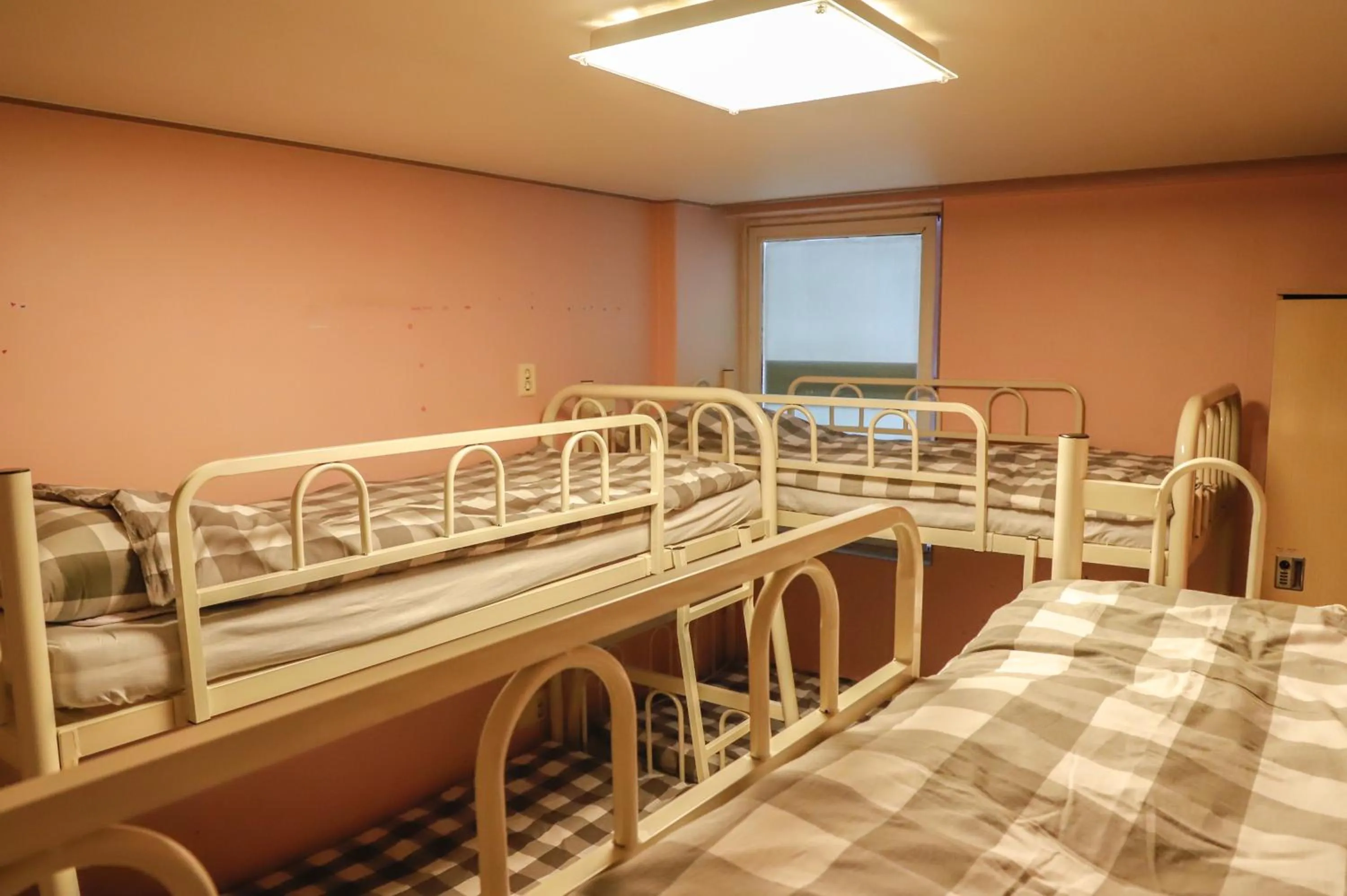 Bed in Busan Sukbak Dot Com Guesthouse