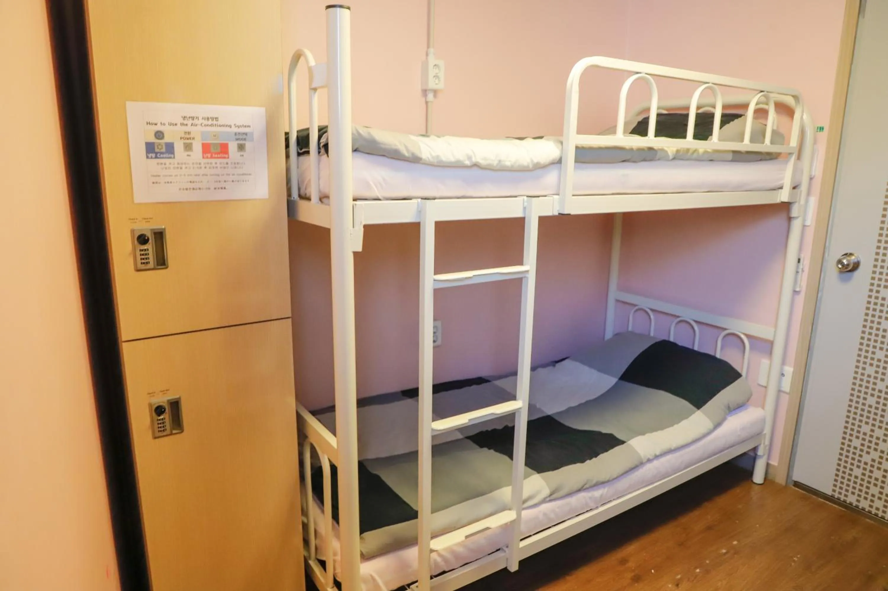 Bedroom, Bed in Busan Sukbak Dot Com Guesthouse