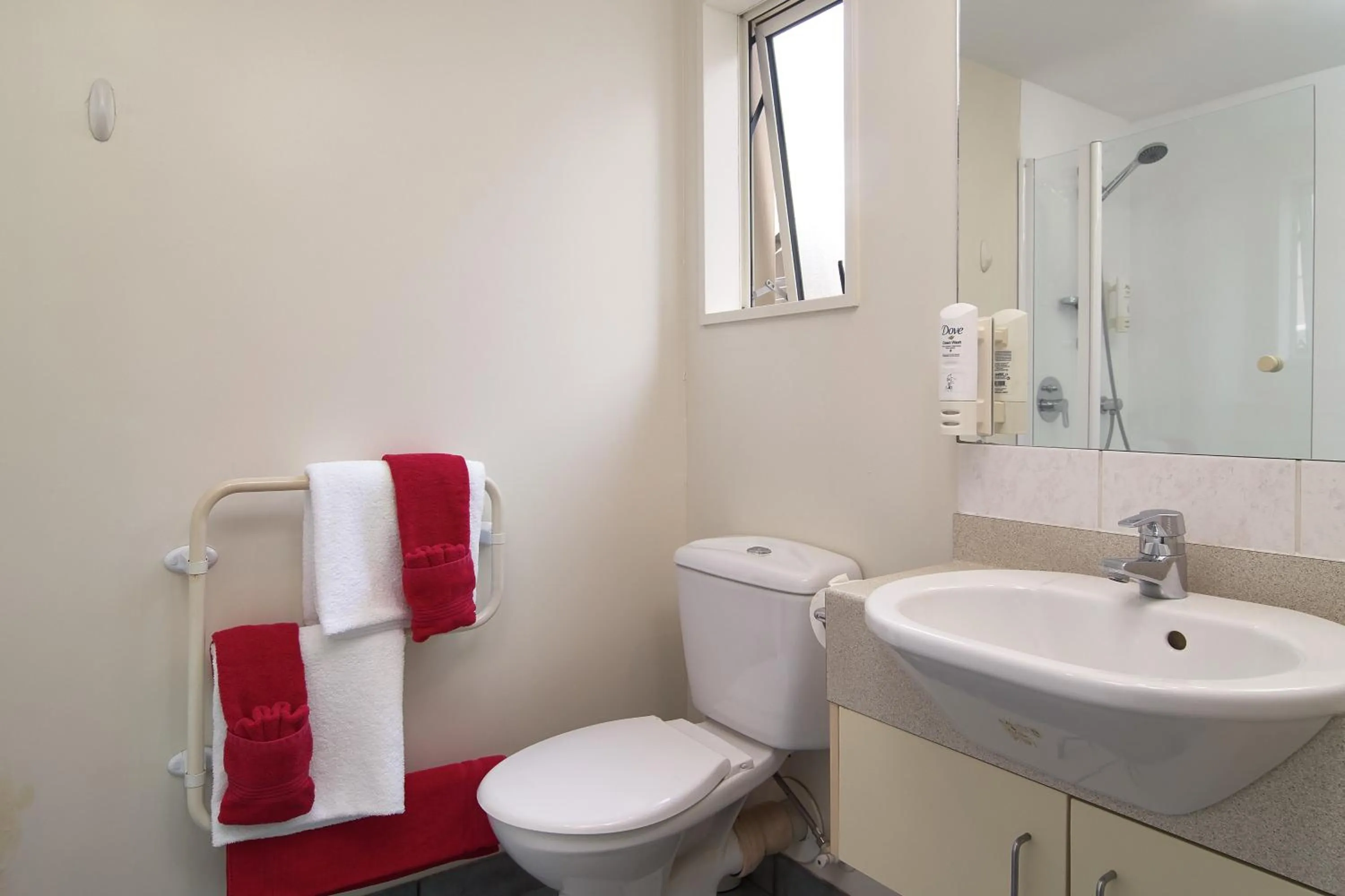 Bathroom in Apollo Motel