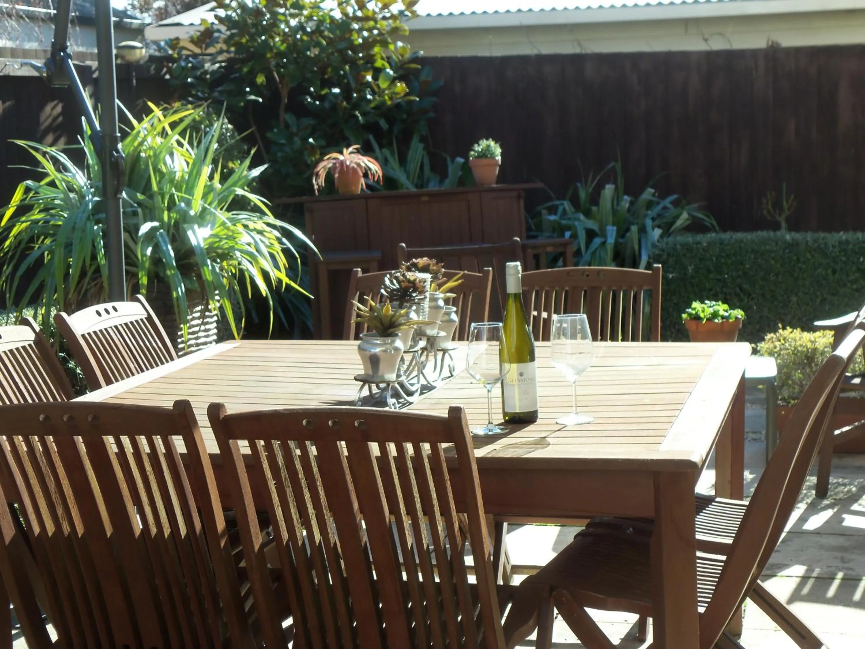 Garden in Apollo Motel