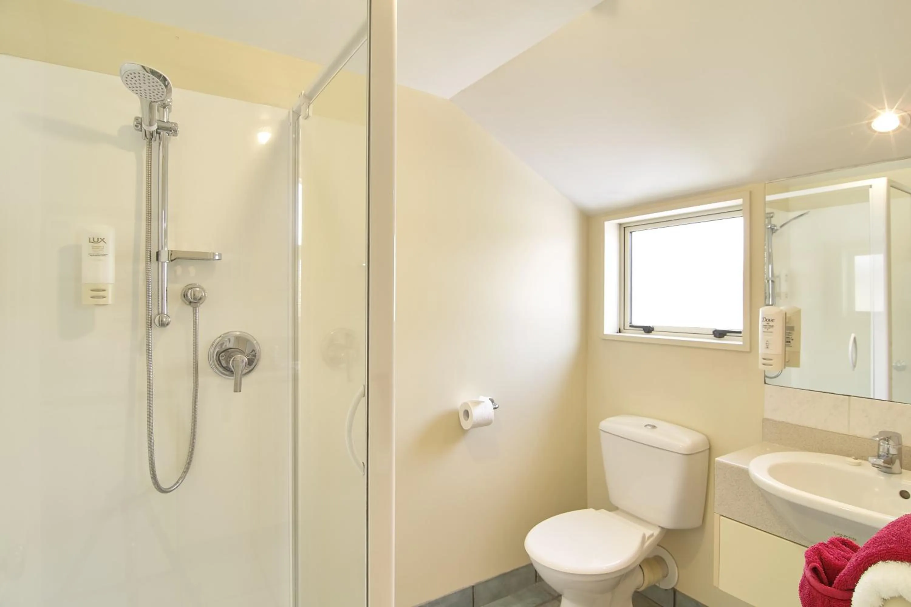 Bathroom in Apollo Motel