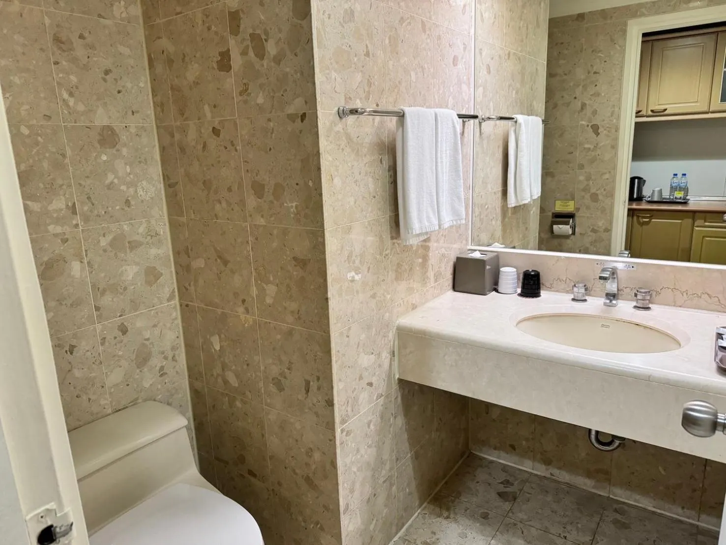 Bathroom in Park Lane Inn