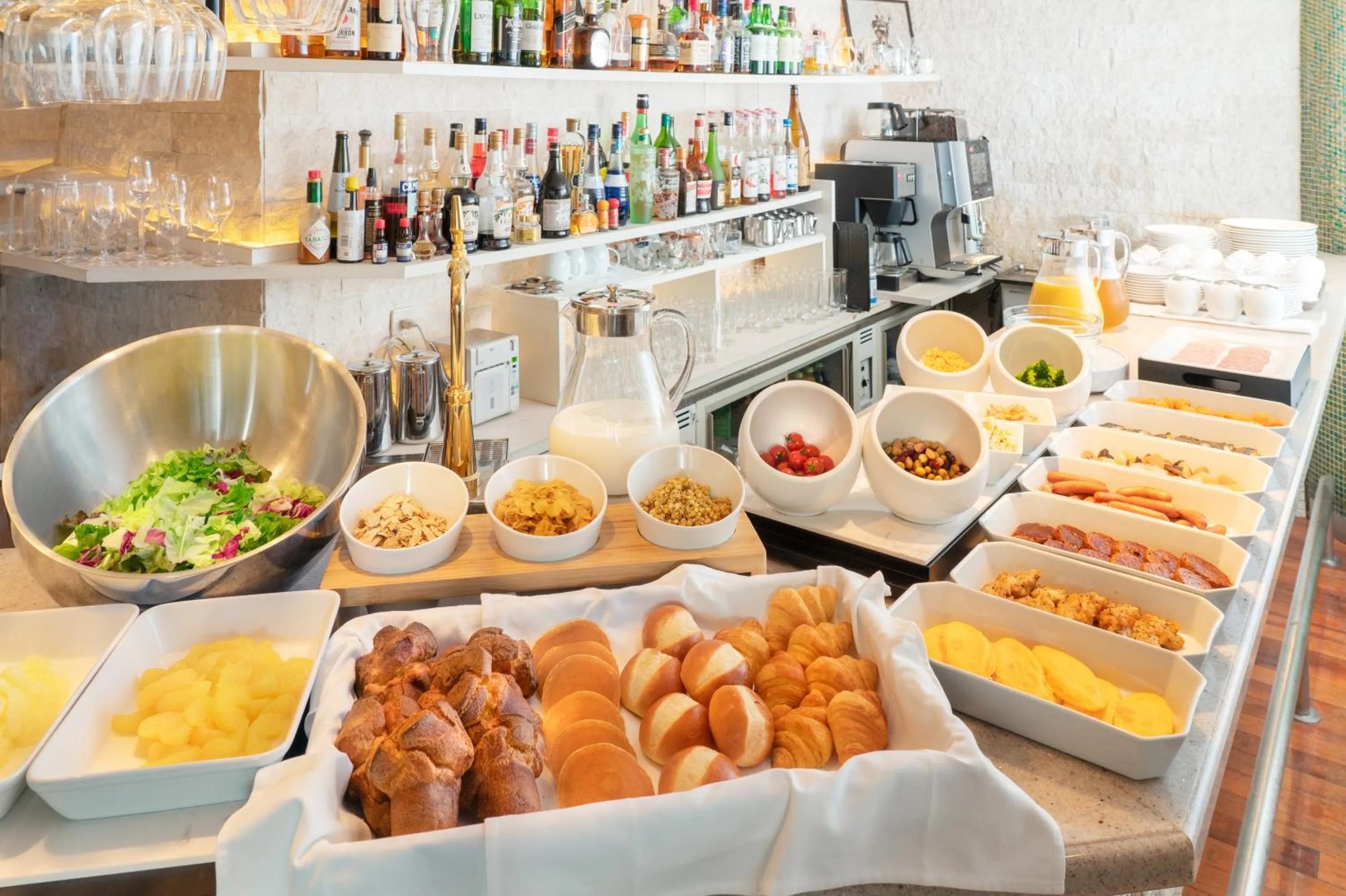 Buffet breakfast in Villa Fontaine Grand Tokyo Roppongi