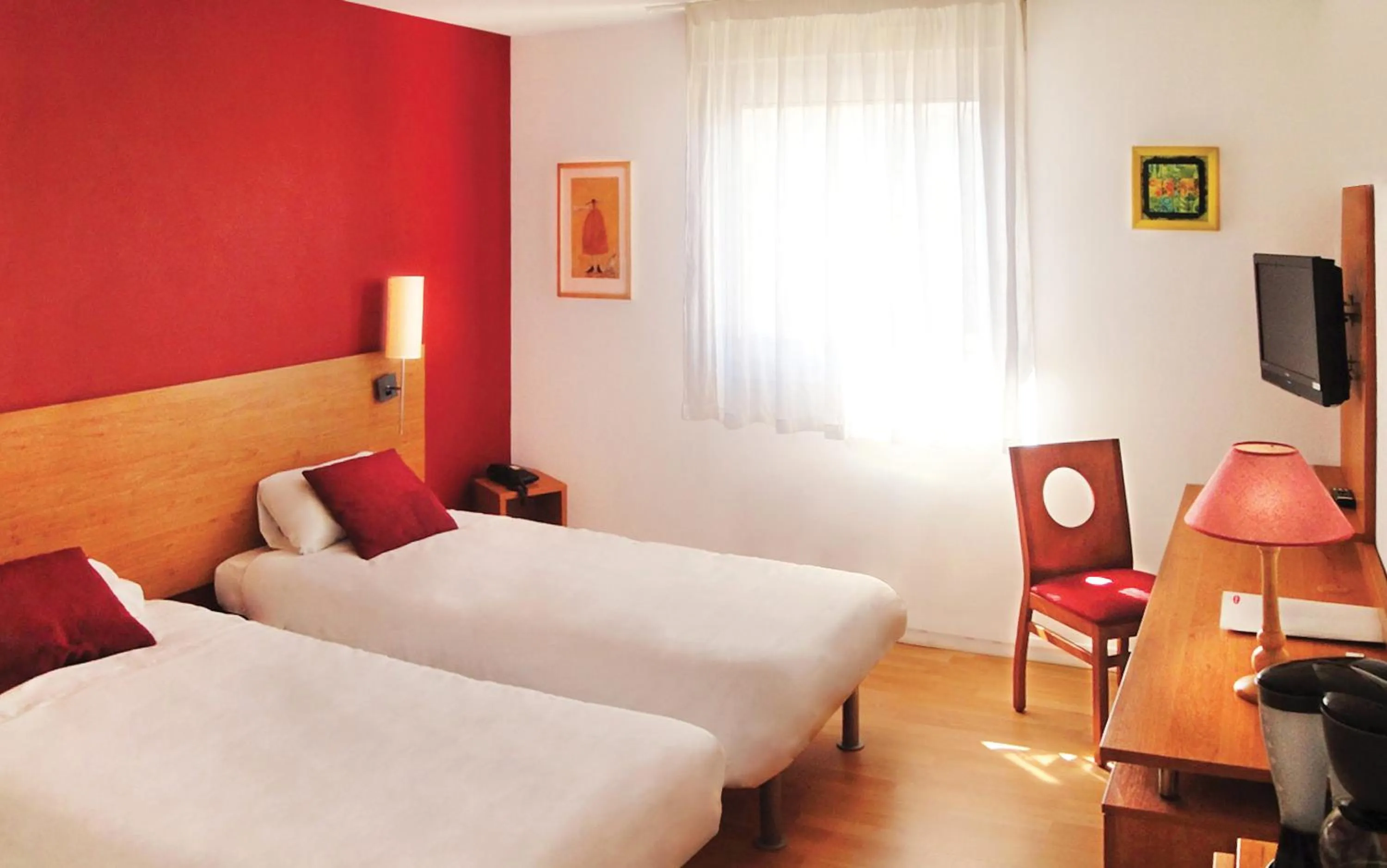 TV and multimedia, Bed in Séjours & Affaires Bordeaux de L'Yser