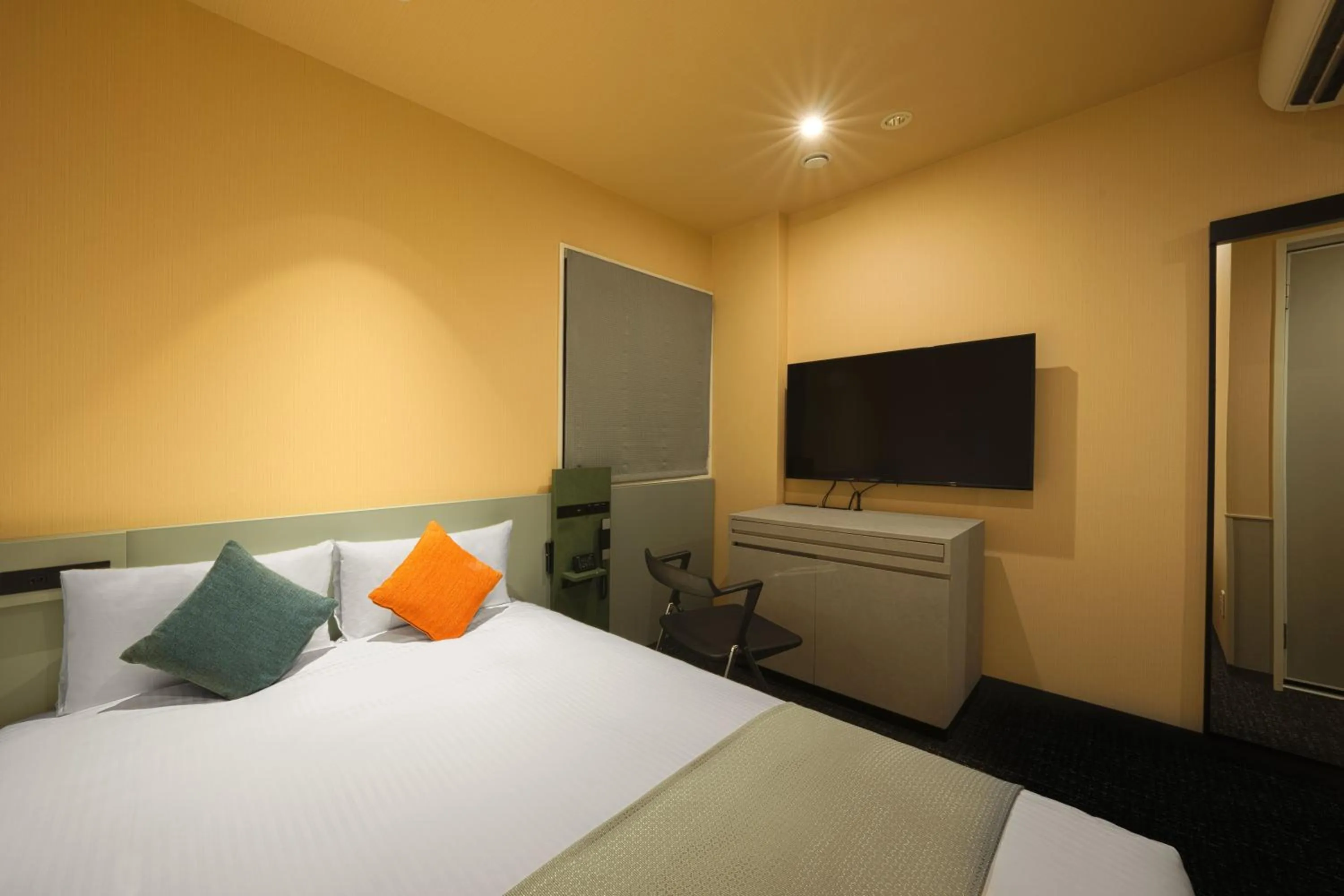 Bed in Hotel Villa Fontaine Tokyo-Shinjuku