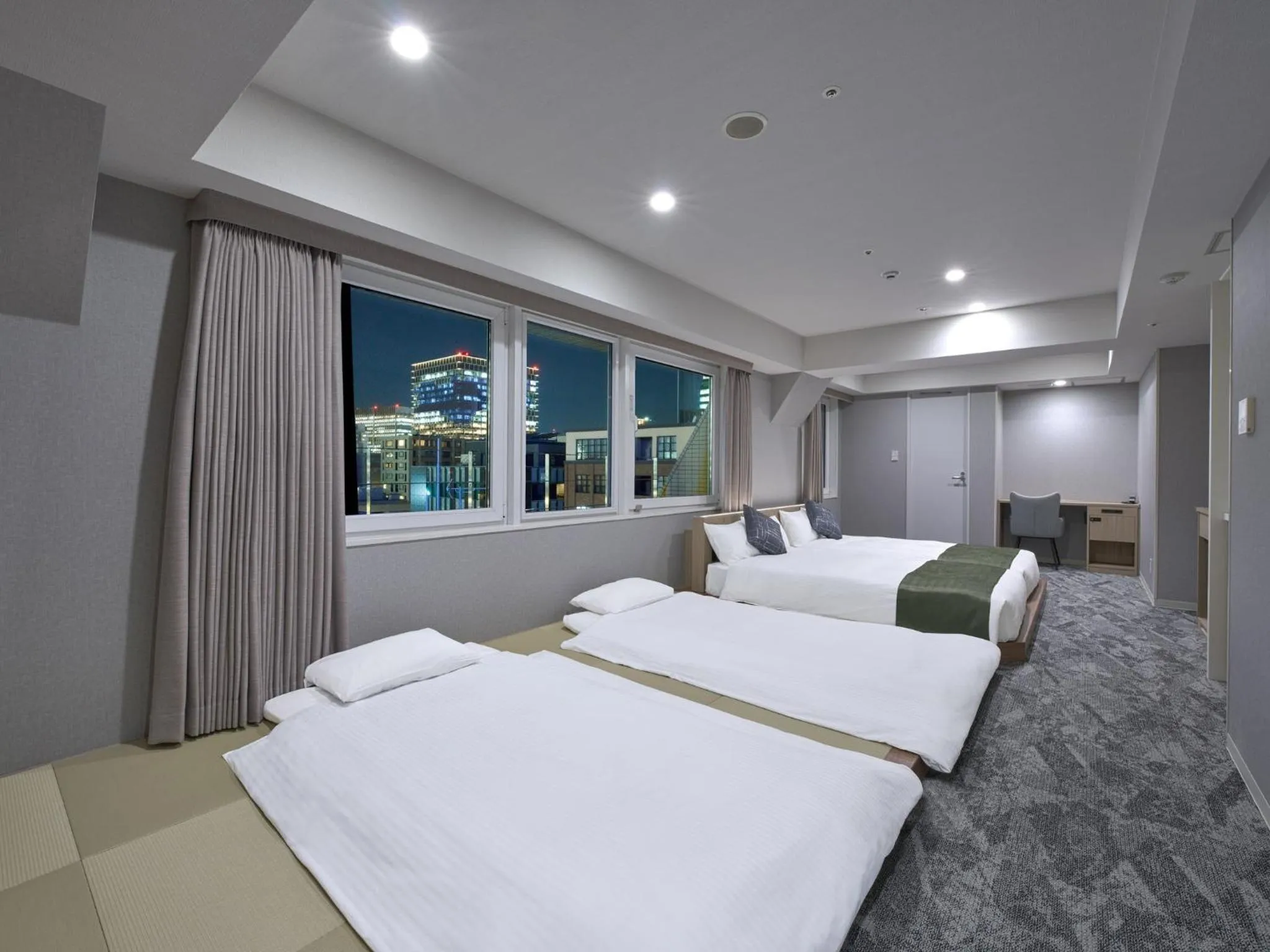 Photo of the whole room, Bed in Hotel Villa Fontaine Tokyo-Otemachi