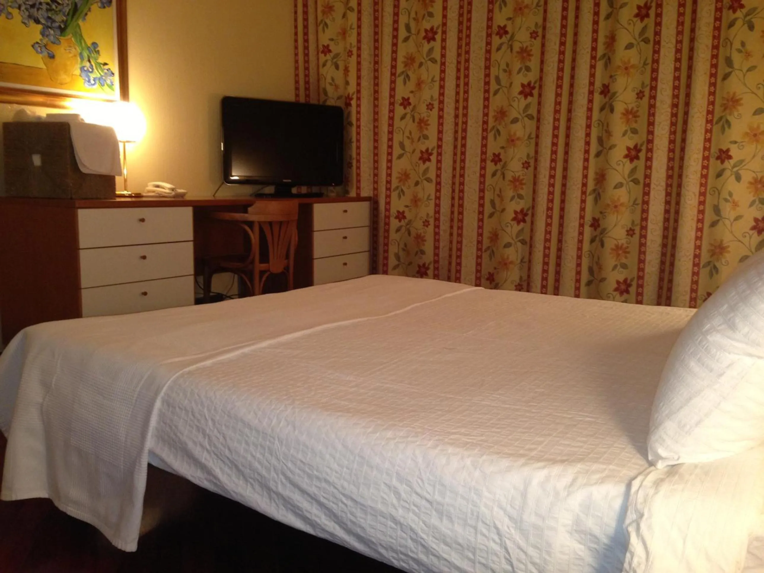 Bedroom, Bed in Aksai Residence