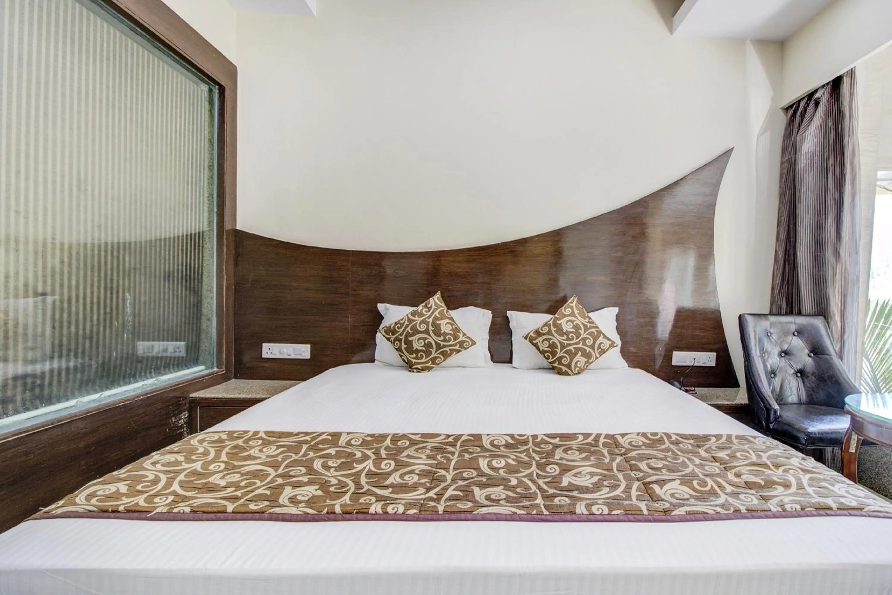 Bed in Hotel Royale Palace