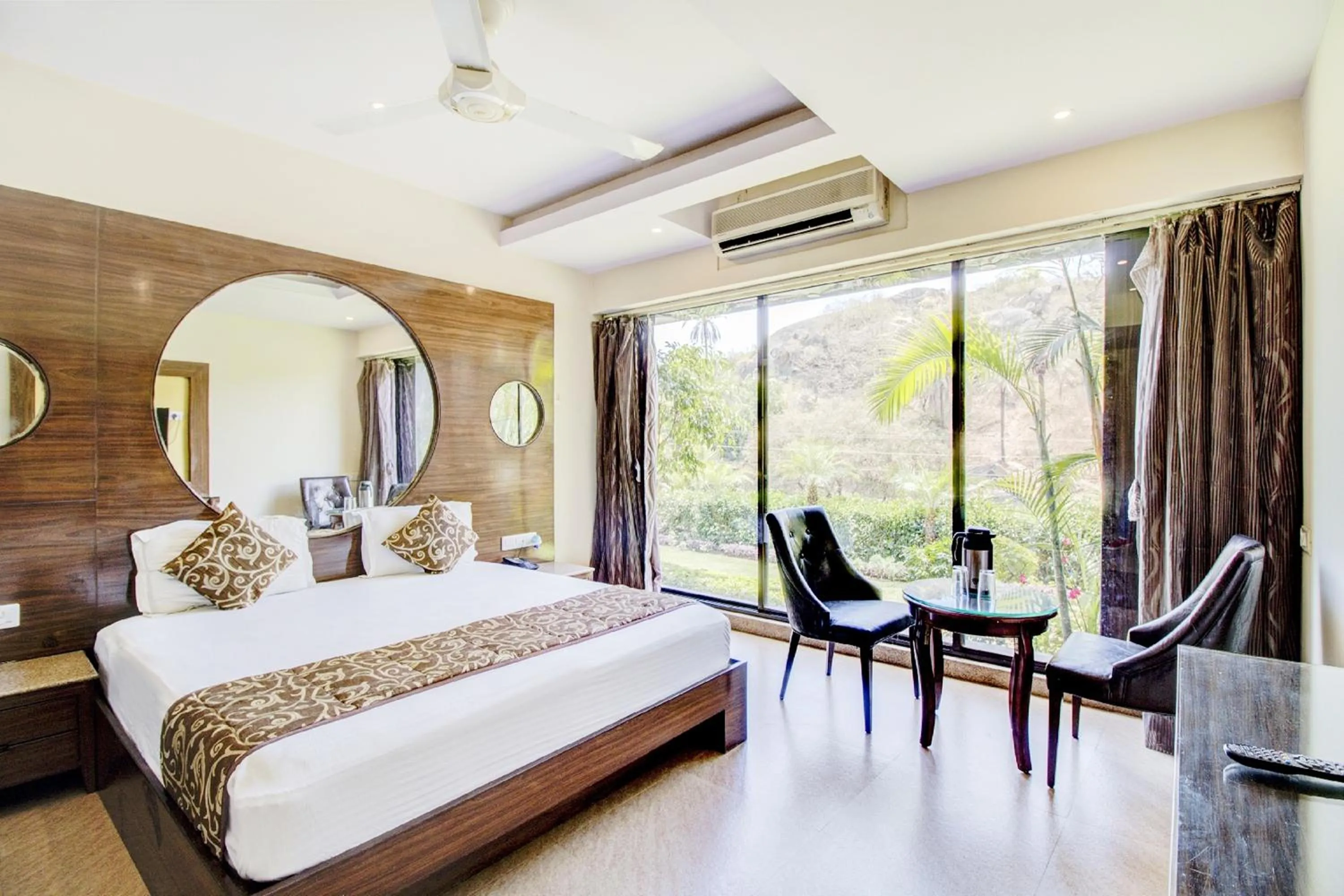 Photo of the whole room in Hotel Royale Palace