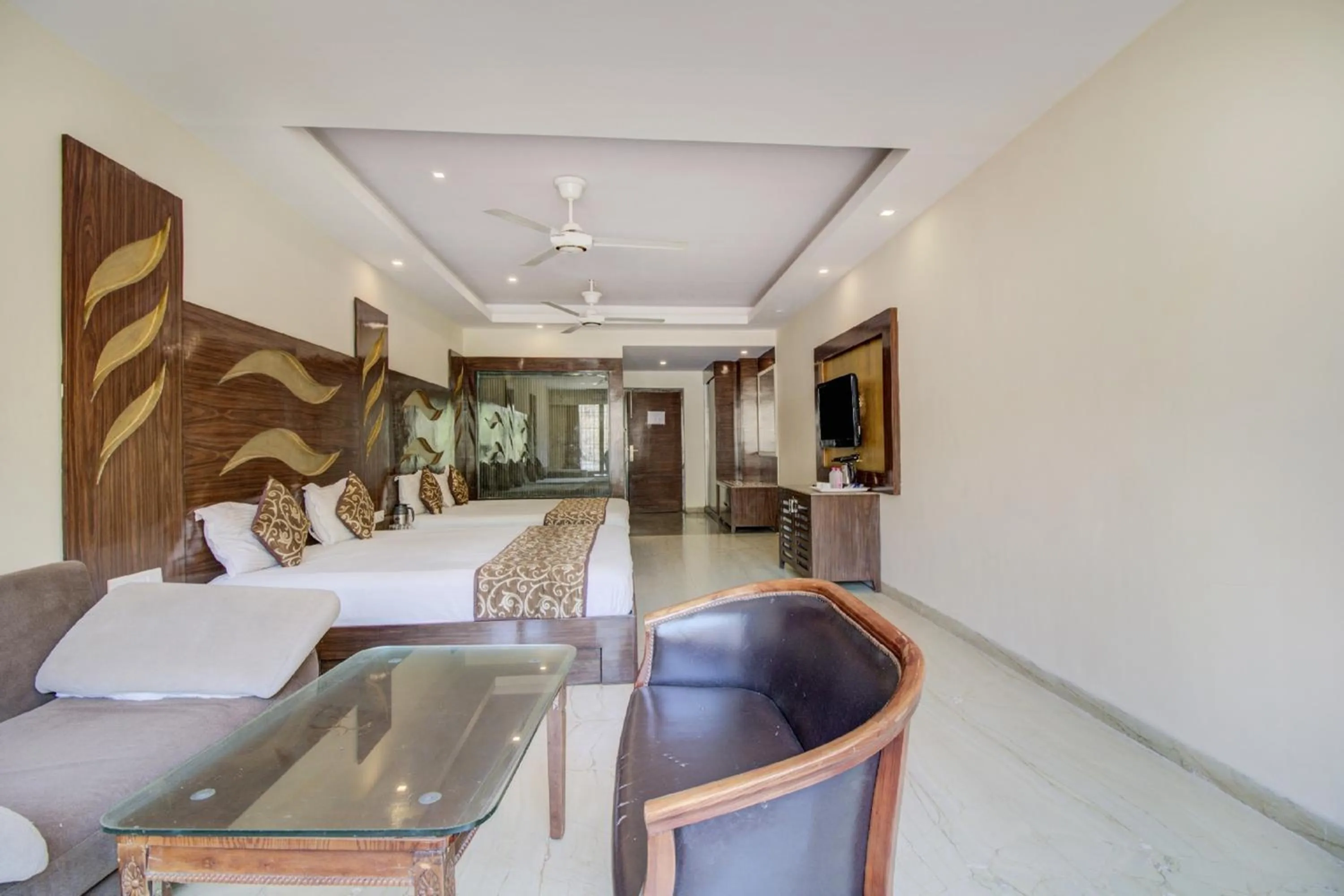 Photo of the whole room in Hotel Royale Palace