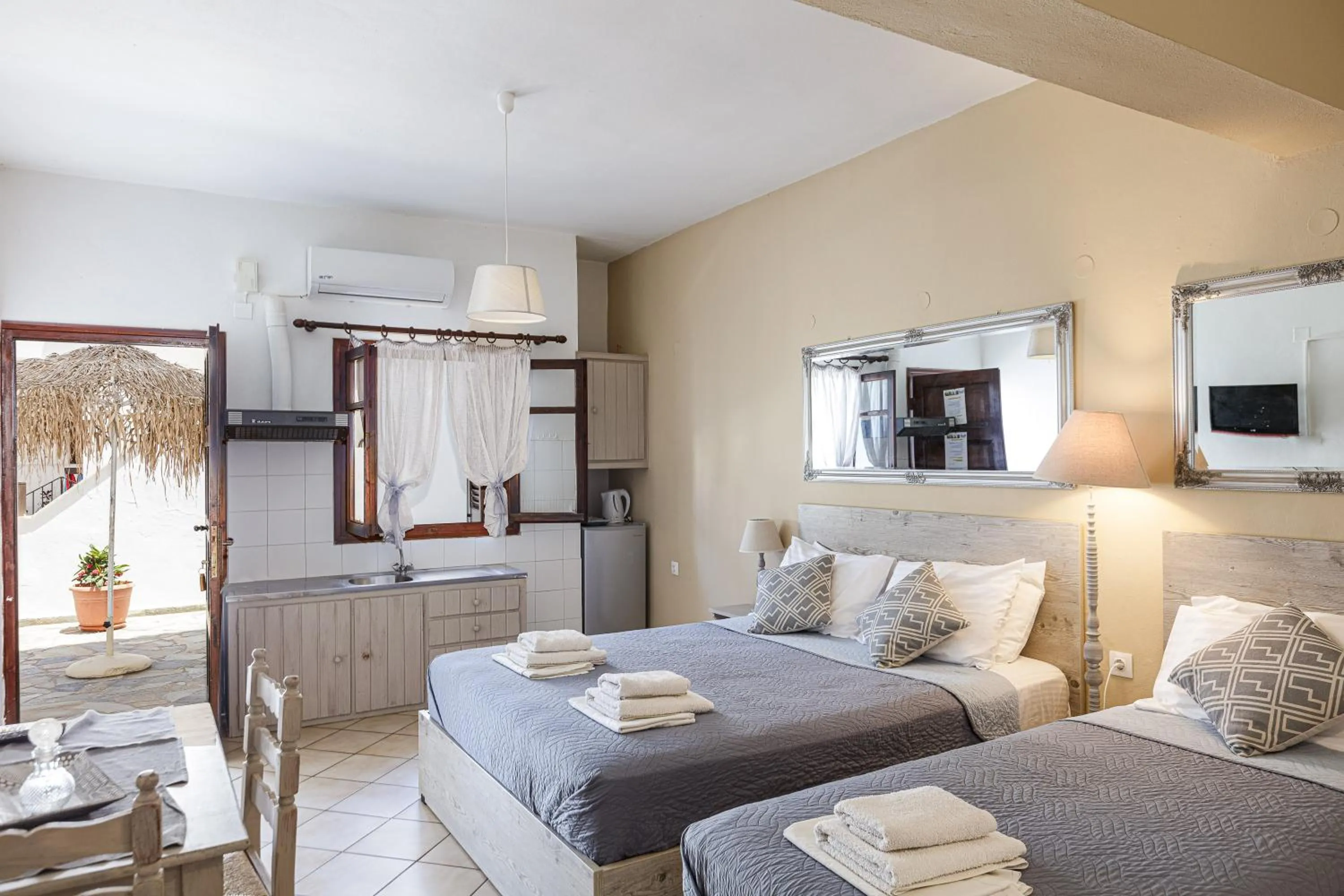 Property building, Bed in Kasteli Studios & Apartments