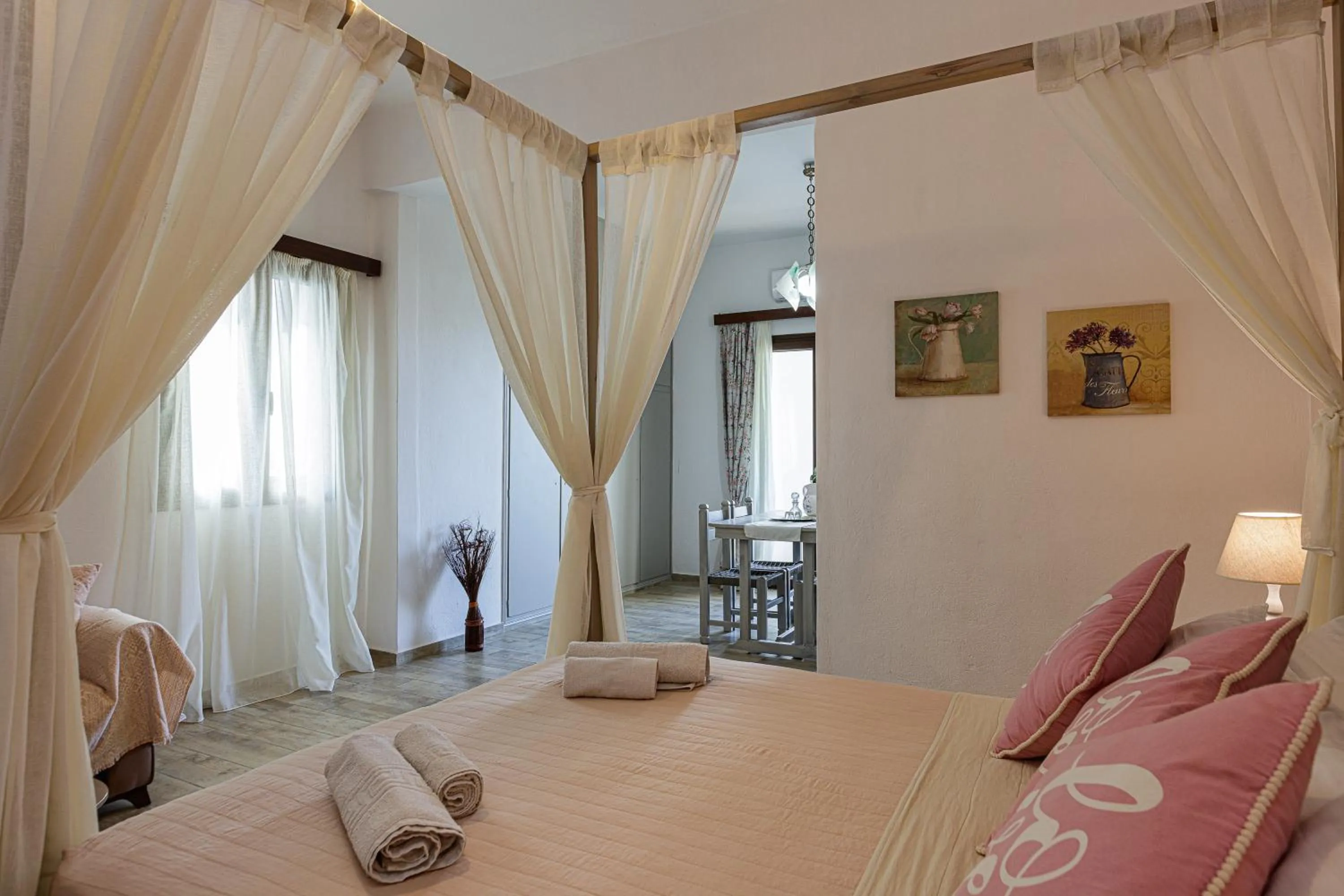 Bed in Kasteli Studios & Apartments