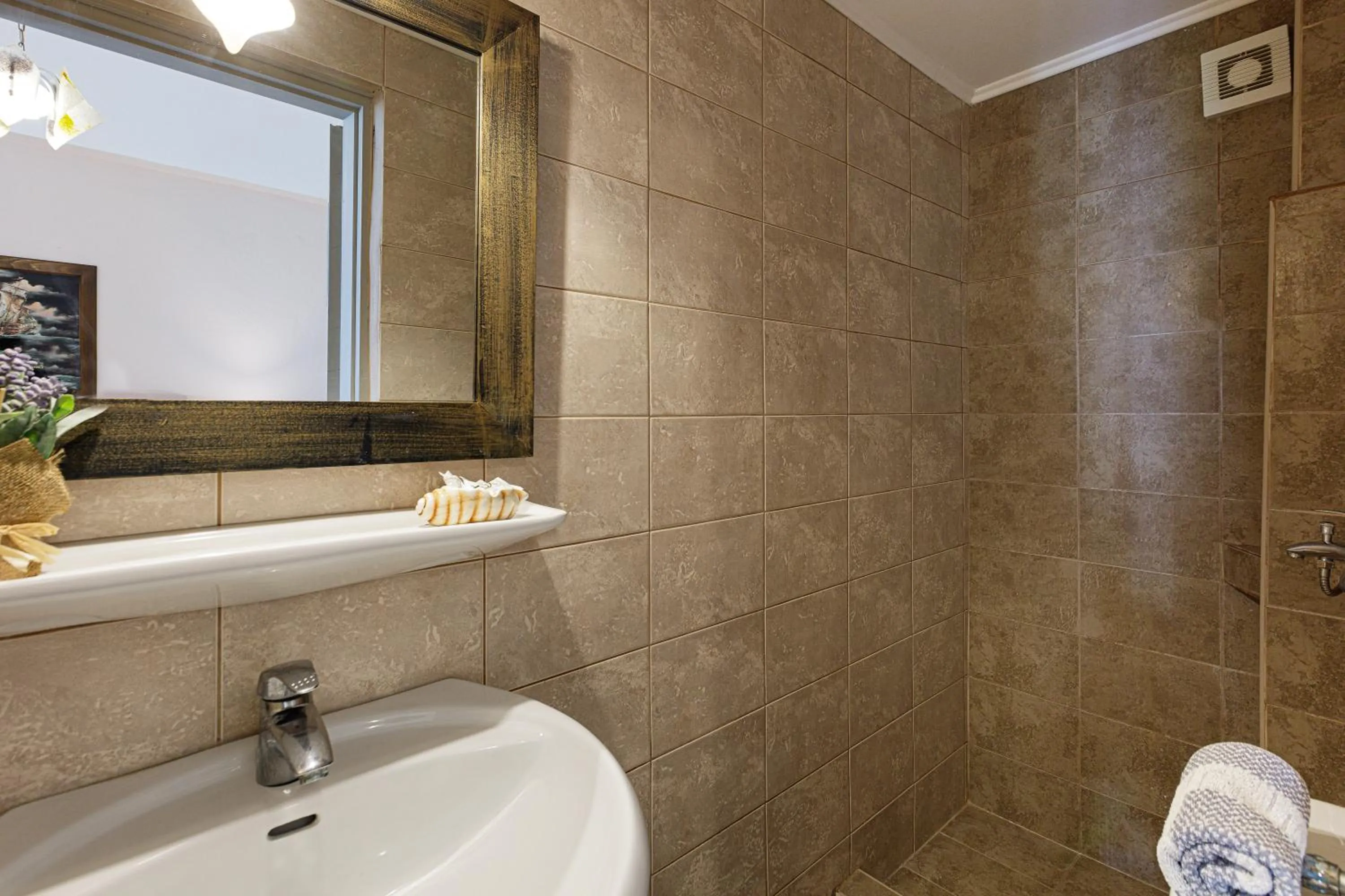 Toilet in Kasteli Studios & Apartments