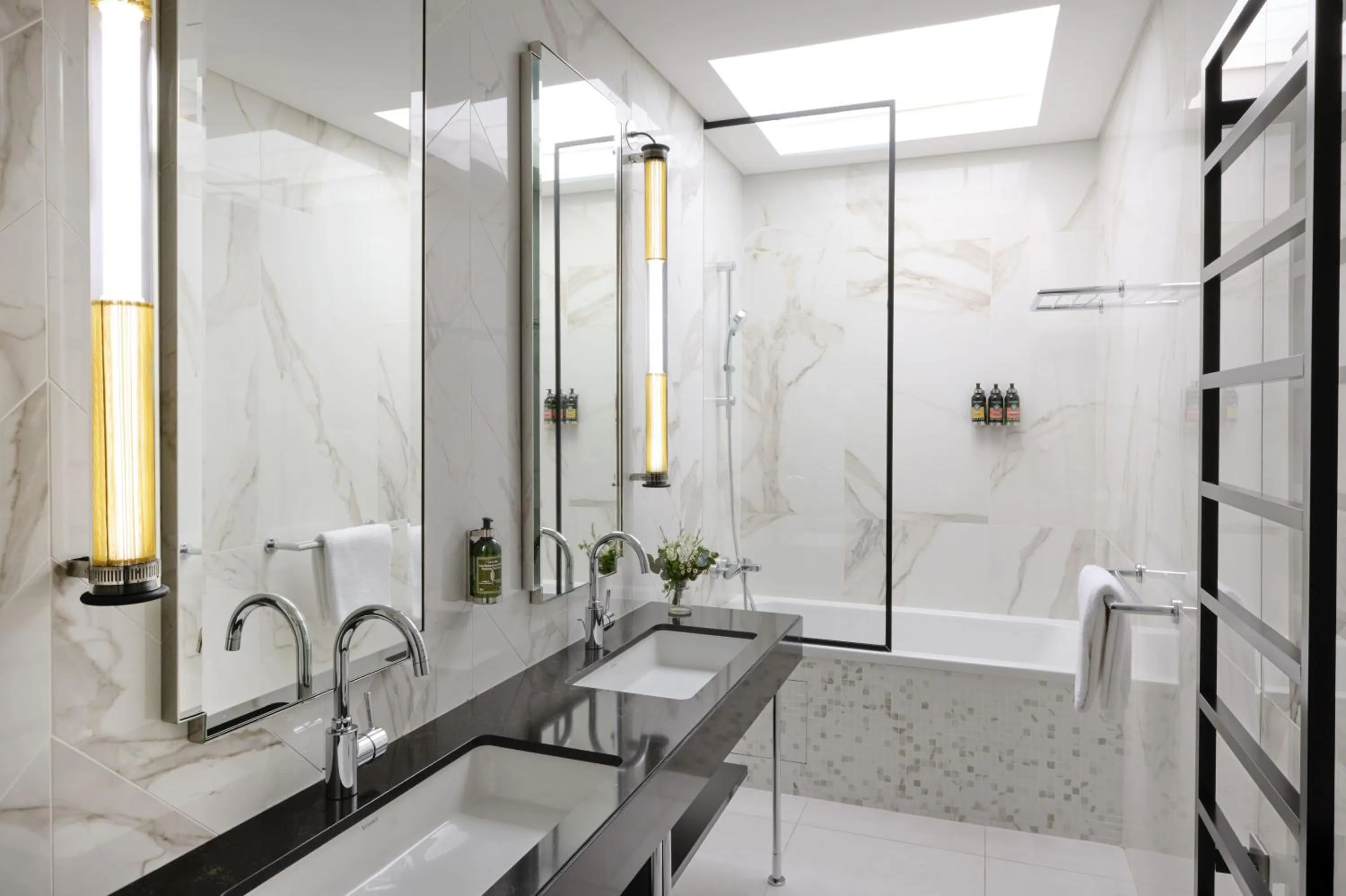 Bathroom in Fraser Suites Le Claridge Champs-Elysées