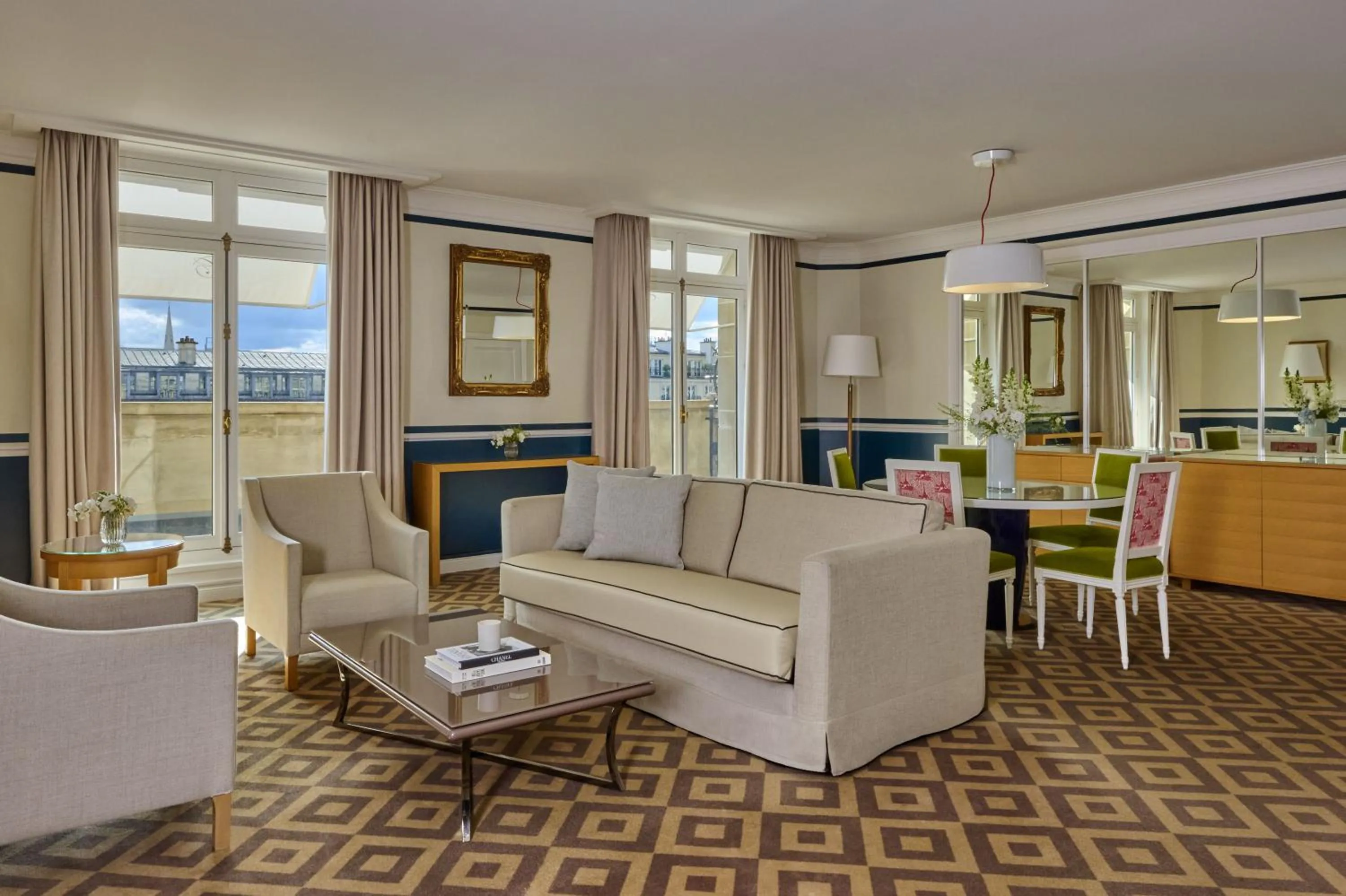 Living room in Fraser Suites Le Claridge Champs-Elysées