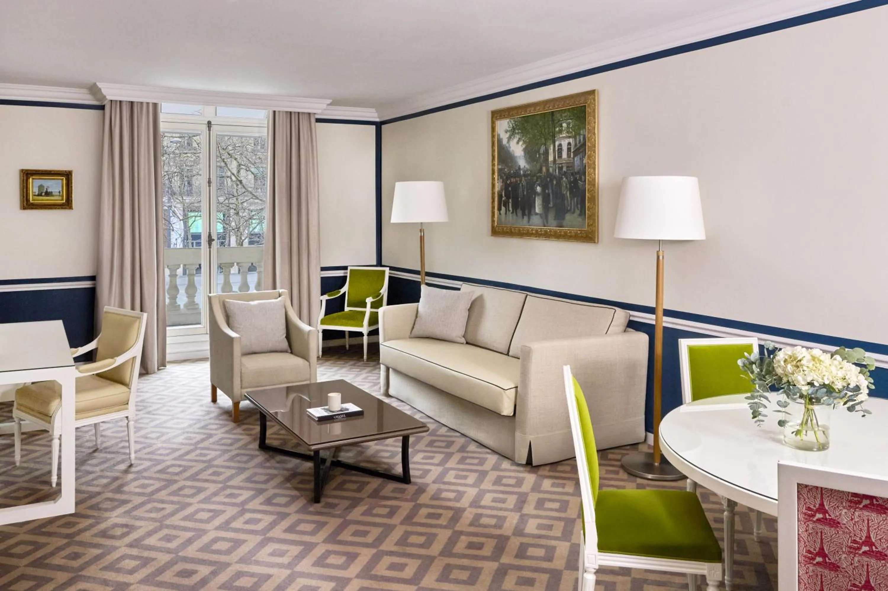Living room in Fraser Suites Le Claridge Champs-Elysées