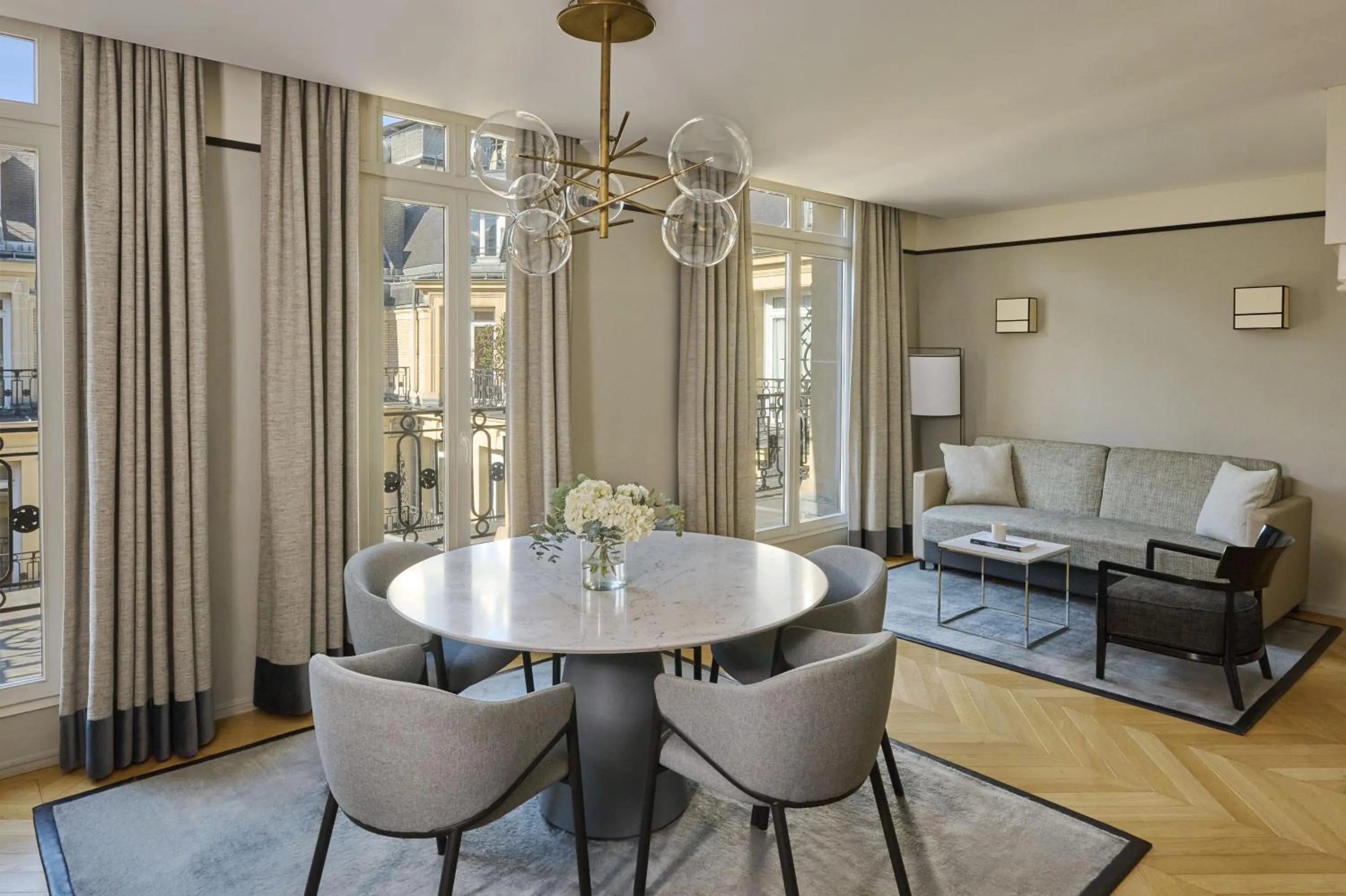 Living room in Fraser Suites Le Claridge Champs-Elysées