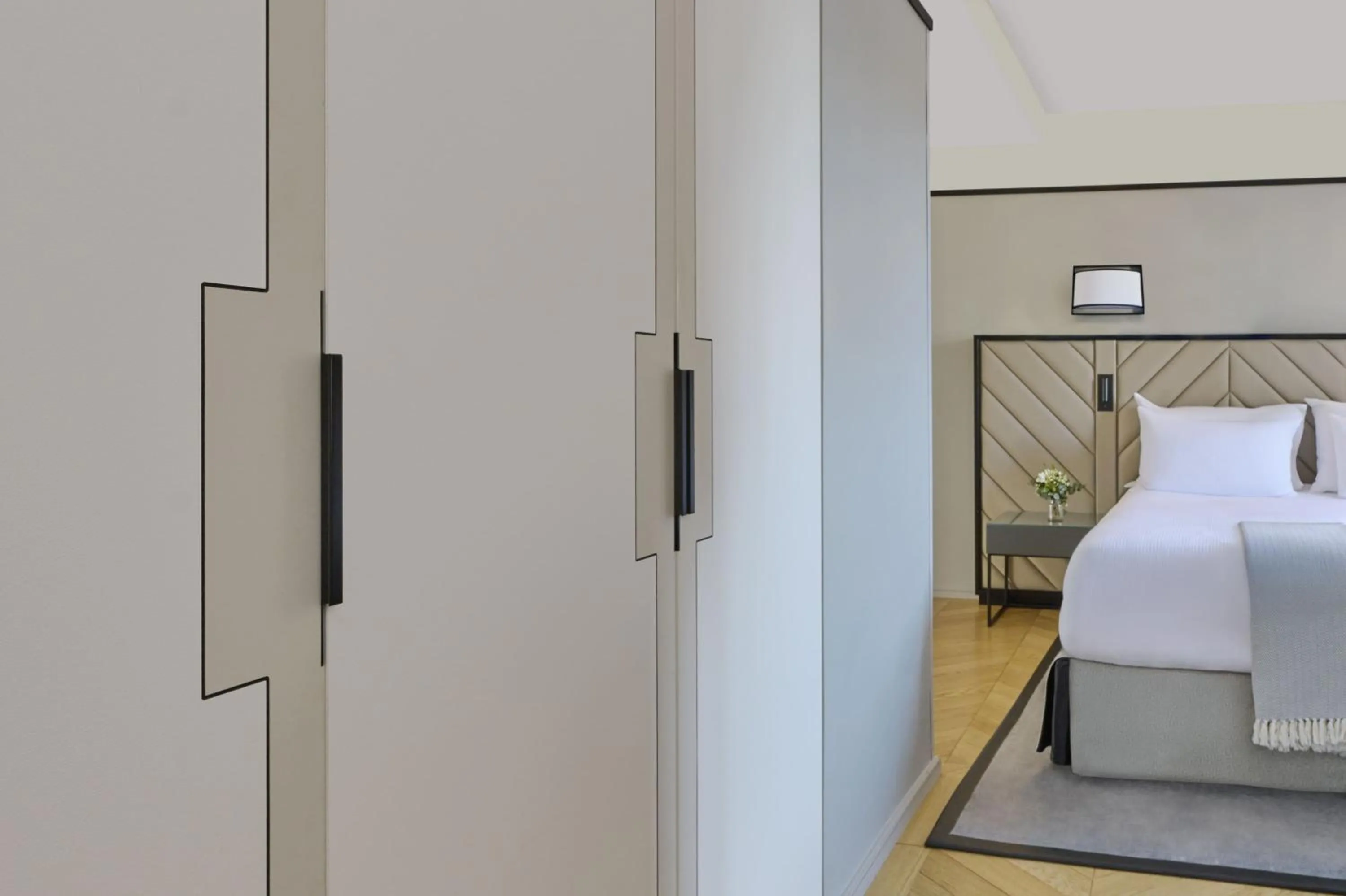 Bed in Fraser Suites Le Claridge Champs-Elysées