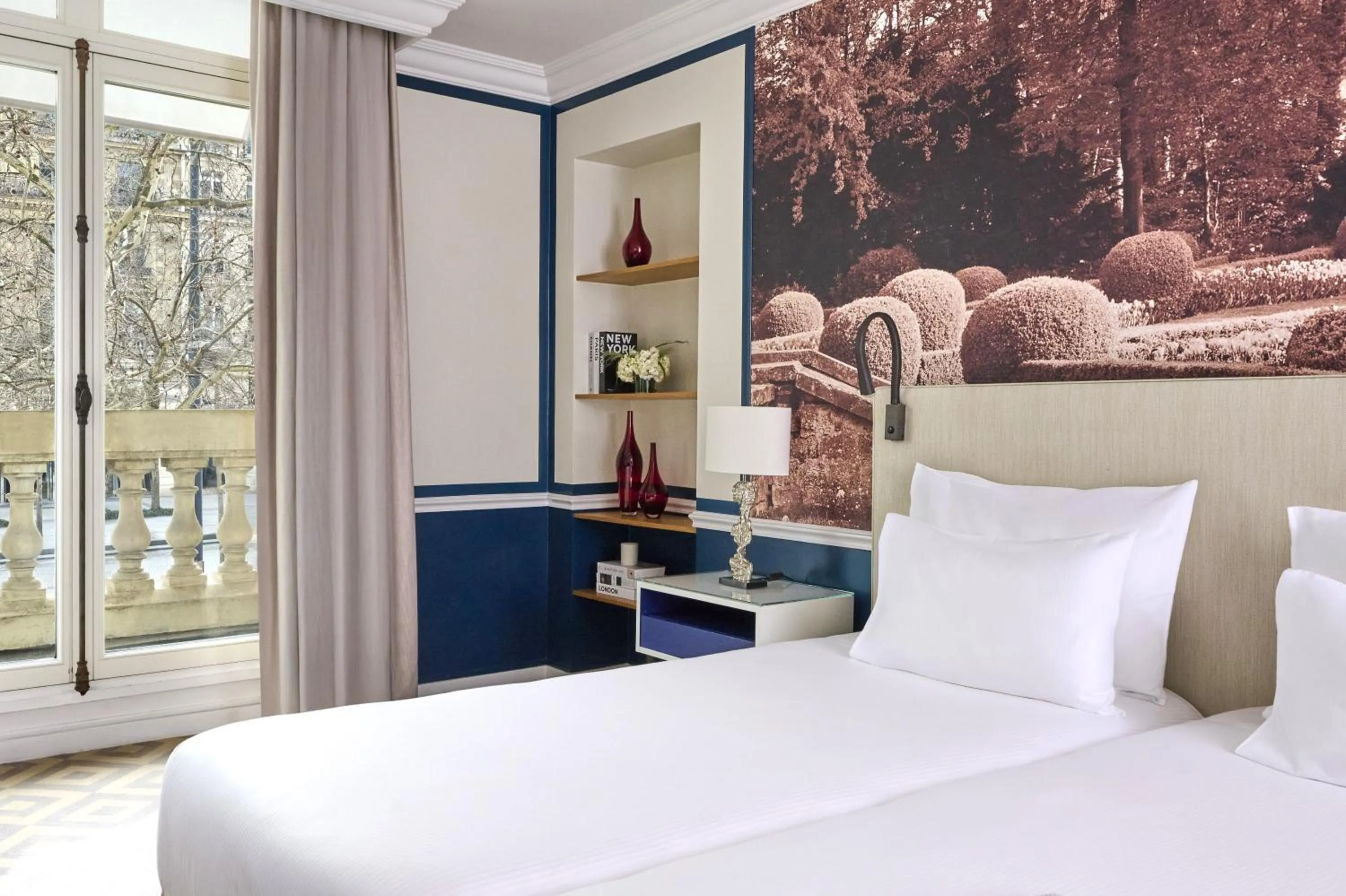 Bed in Fraser Suites Le Claridge Champs-Elysées