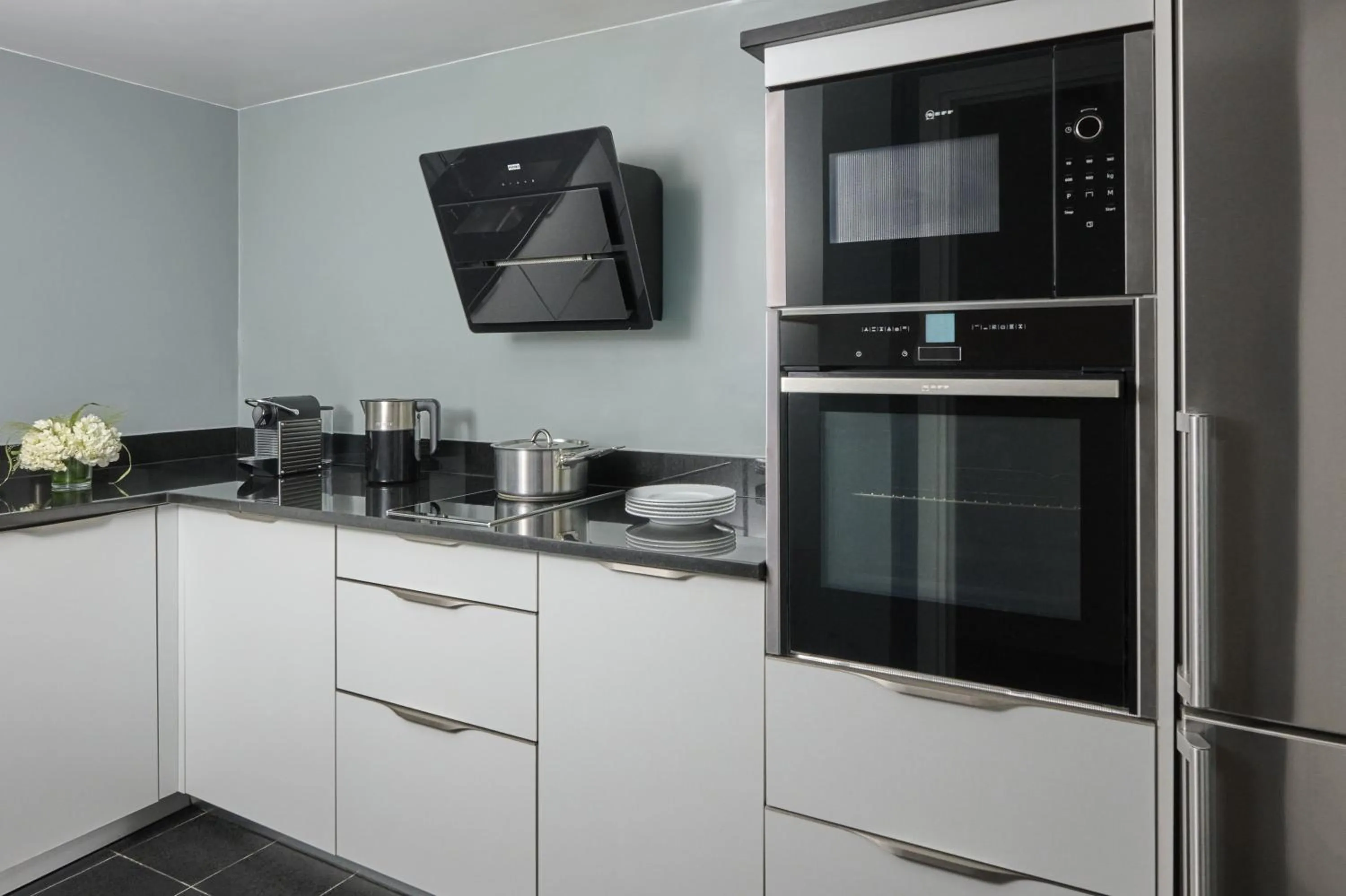 Kitchen or kitchenette in Fraser Suites Le Claridge Champs-Elysées