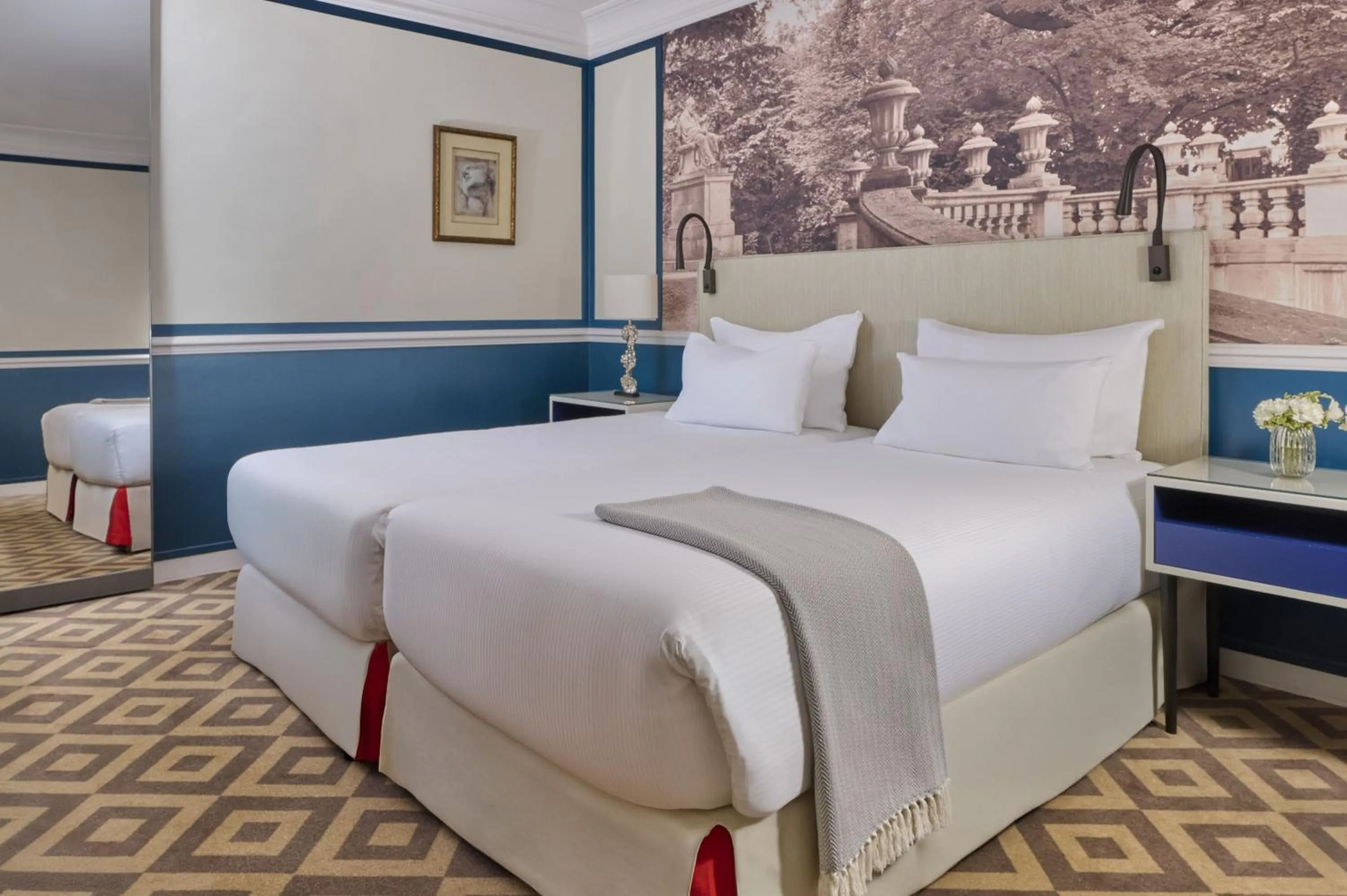 Bed in Fraser Suites Le Claridge Champs-Elysées