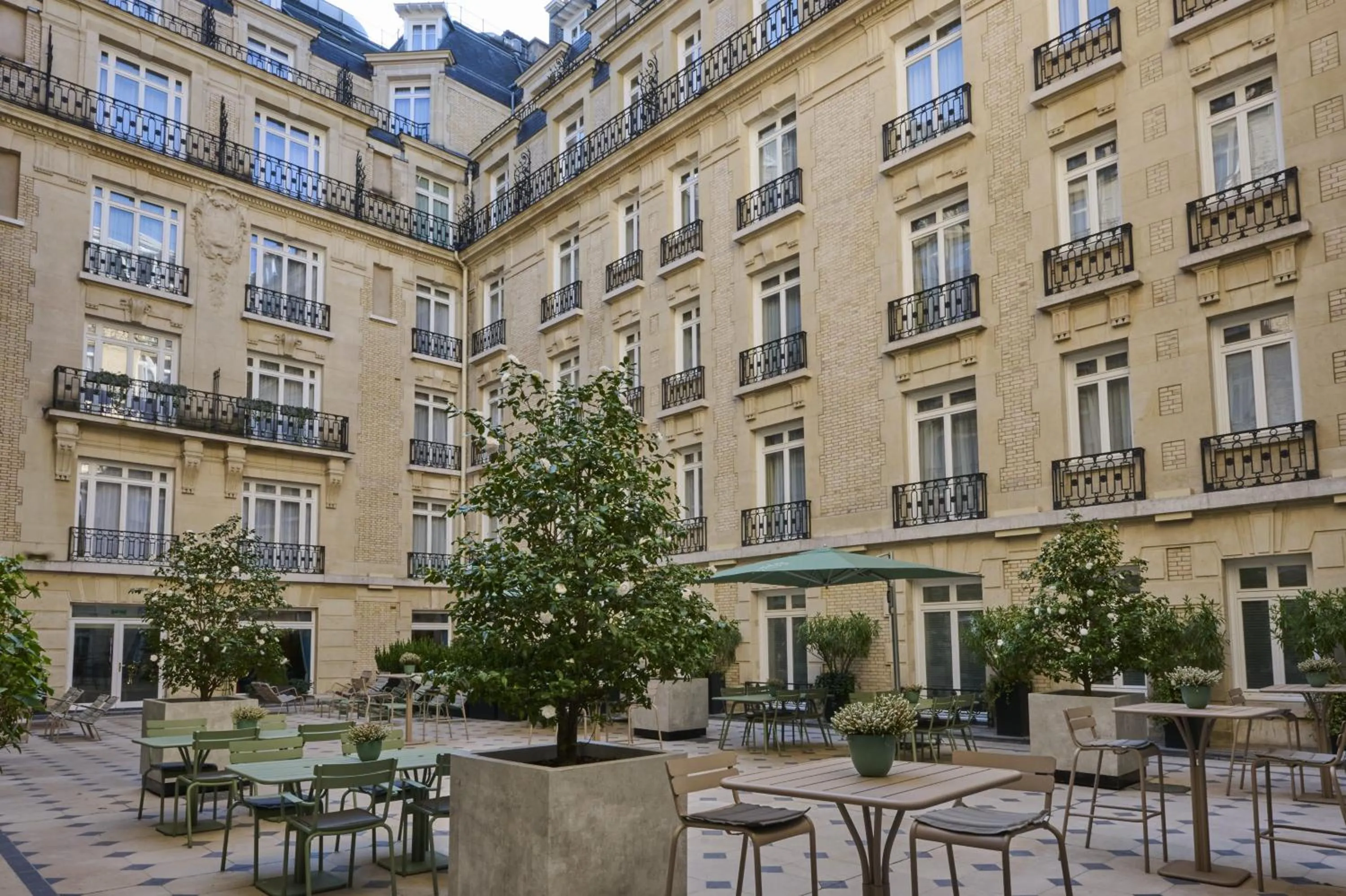Property building in Fraser Suites Le Claridge Champs-Elysées