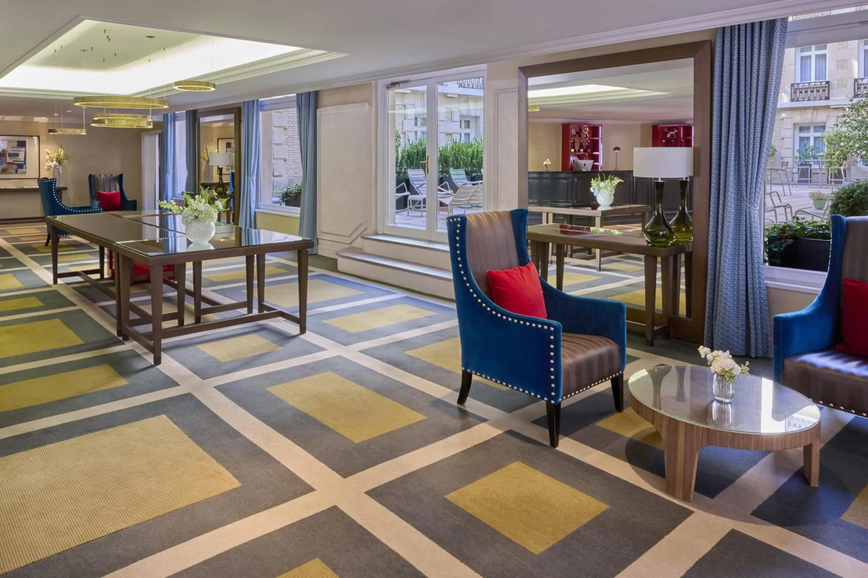 Lobby or reception in Fraser Suites Le Claridge Champs-Elysées