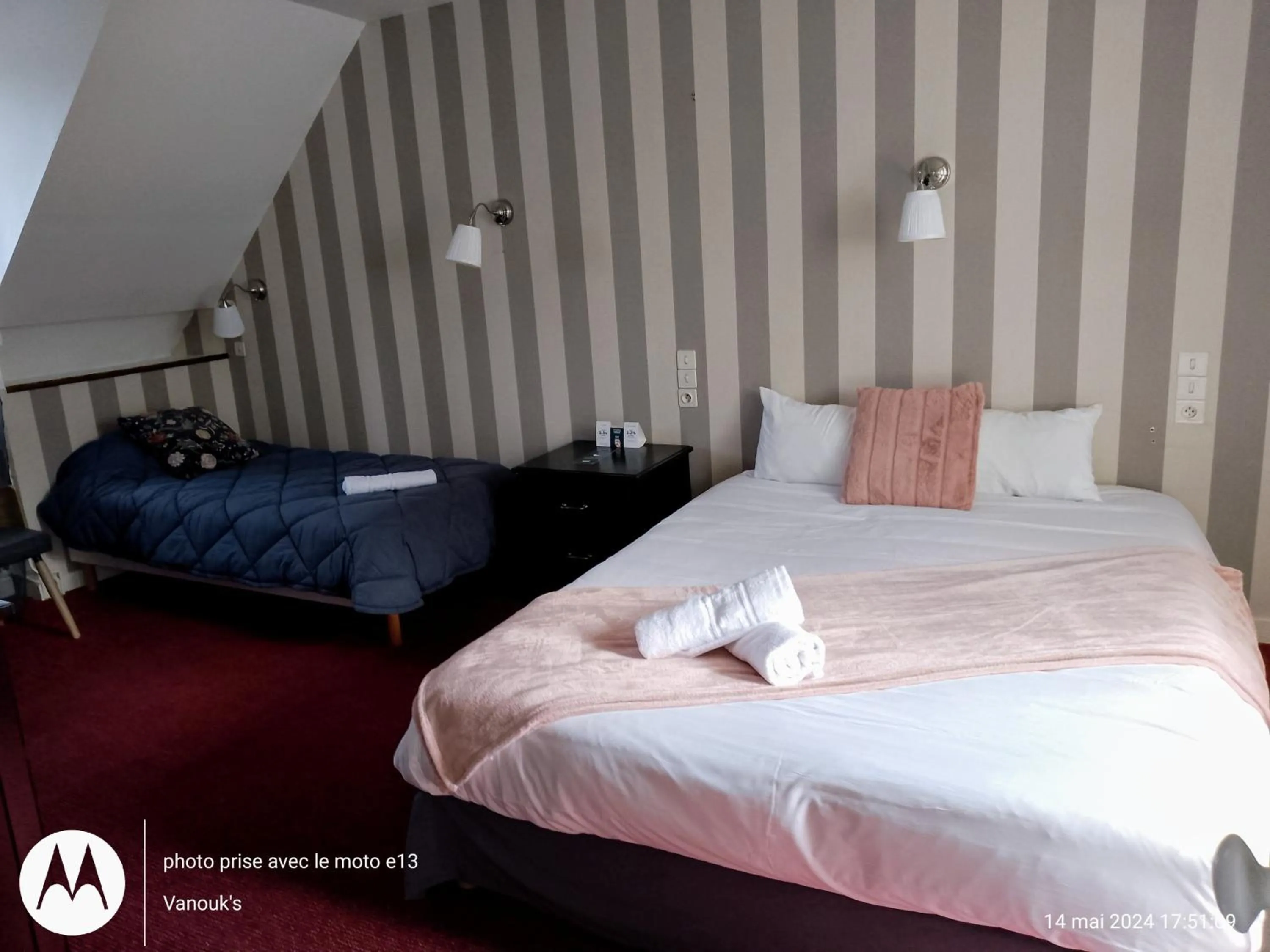 Bedroom, Bed in Hôtel de l'Espérance