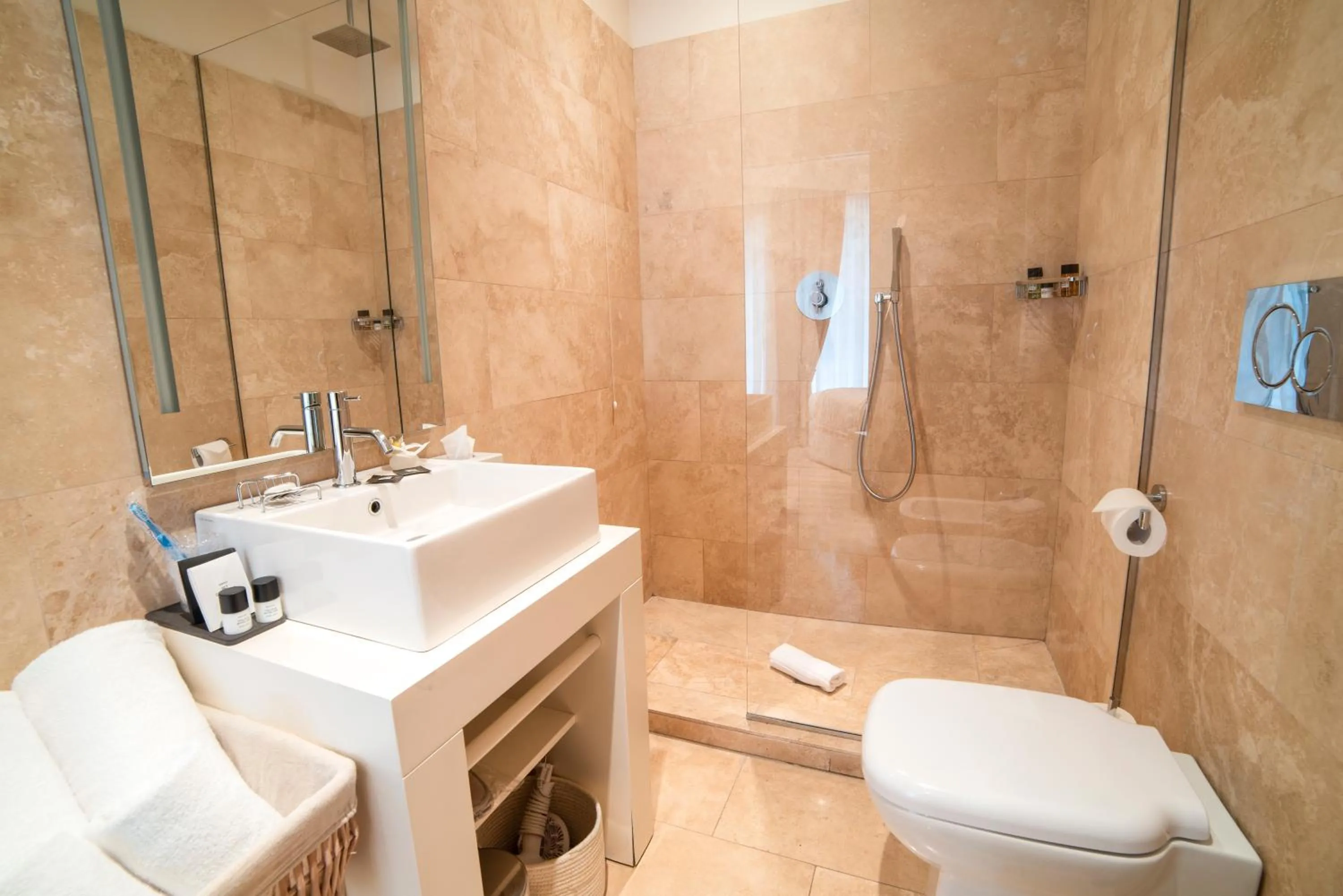 Shower in Rooms Milano Duomo