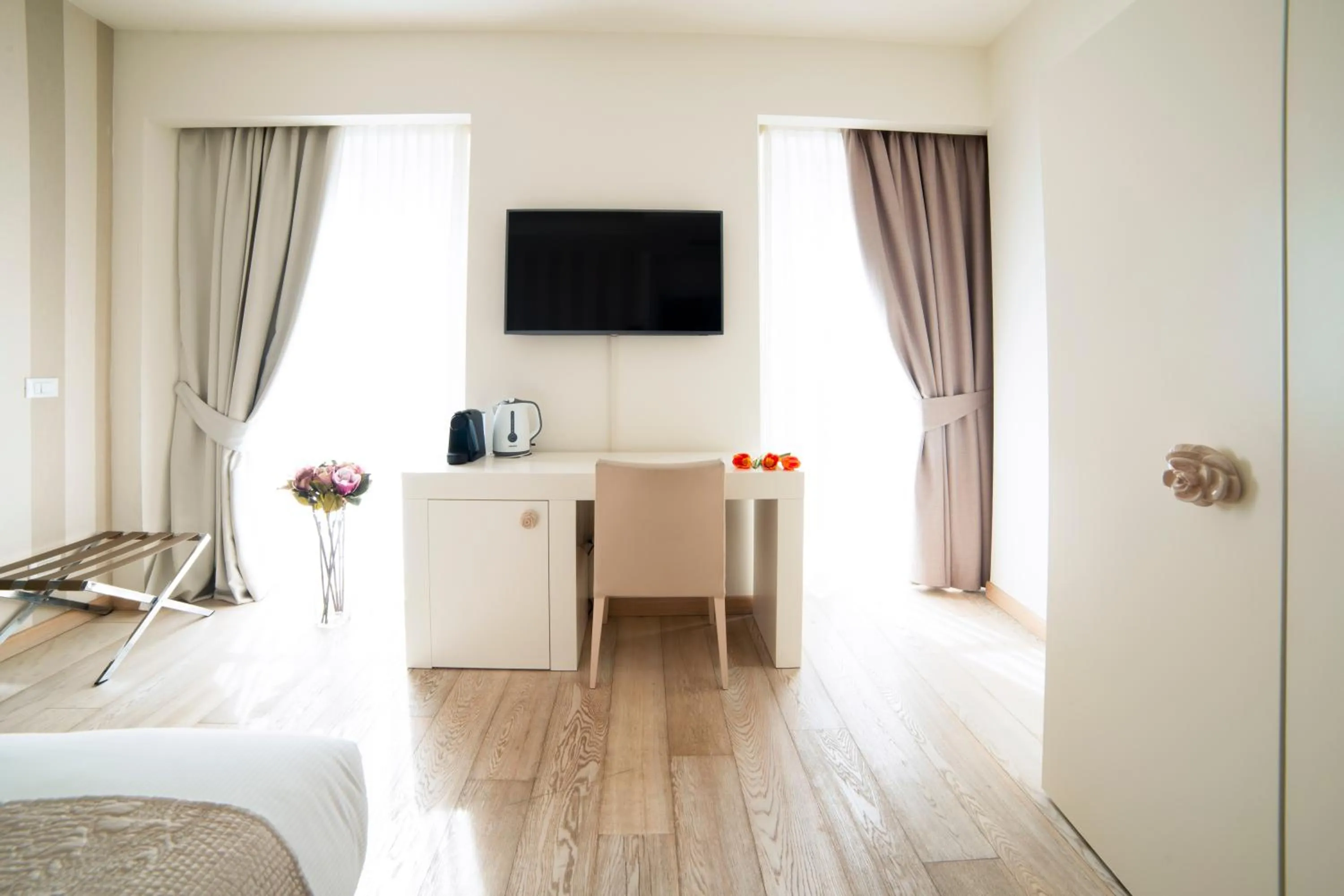 TV and multimedia, Bed in Rooms Milano Duomo