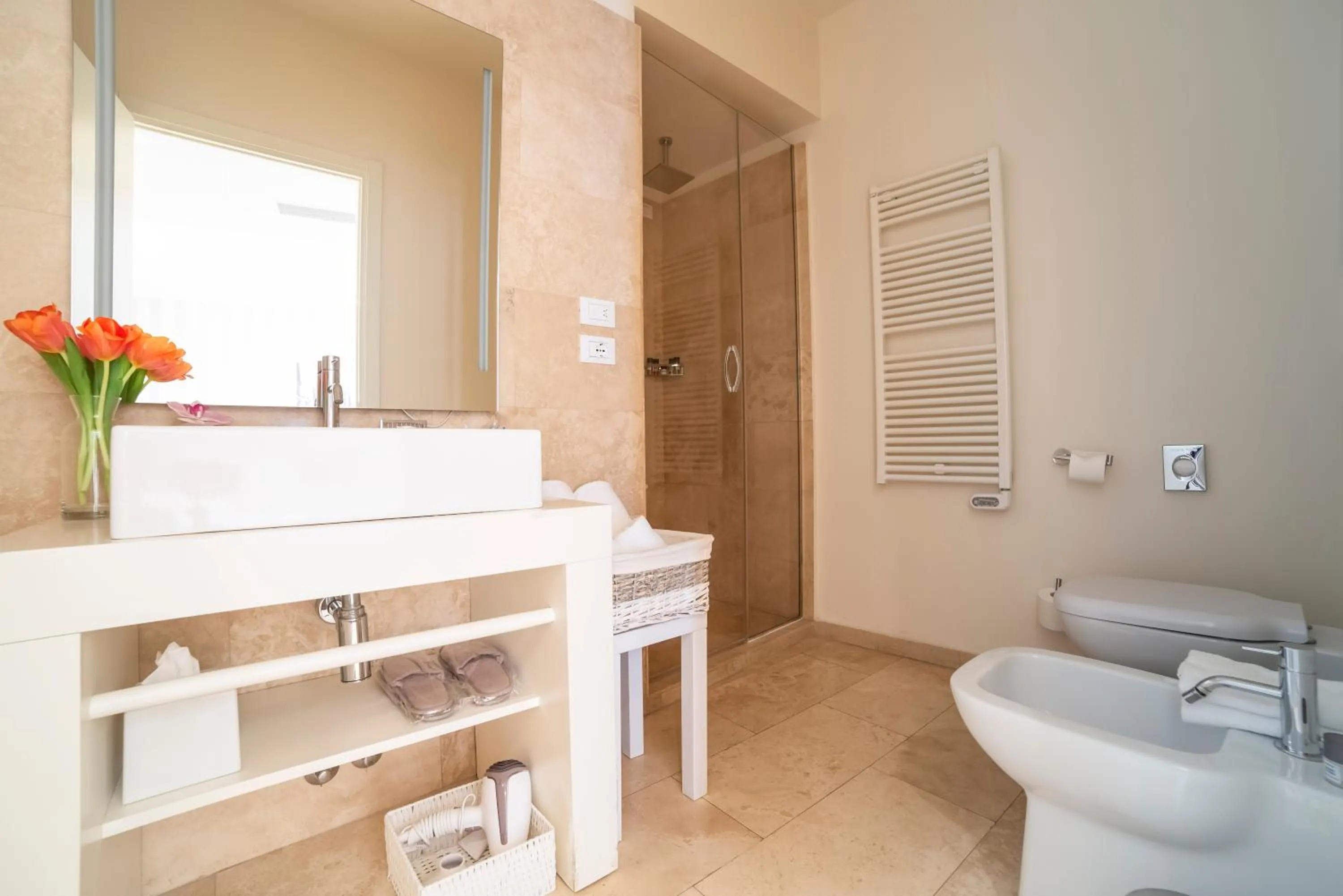 Shower in Rooms Milano Duomo