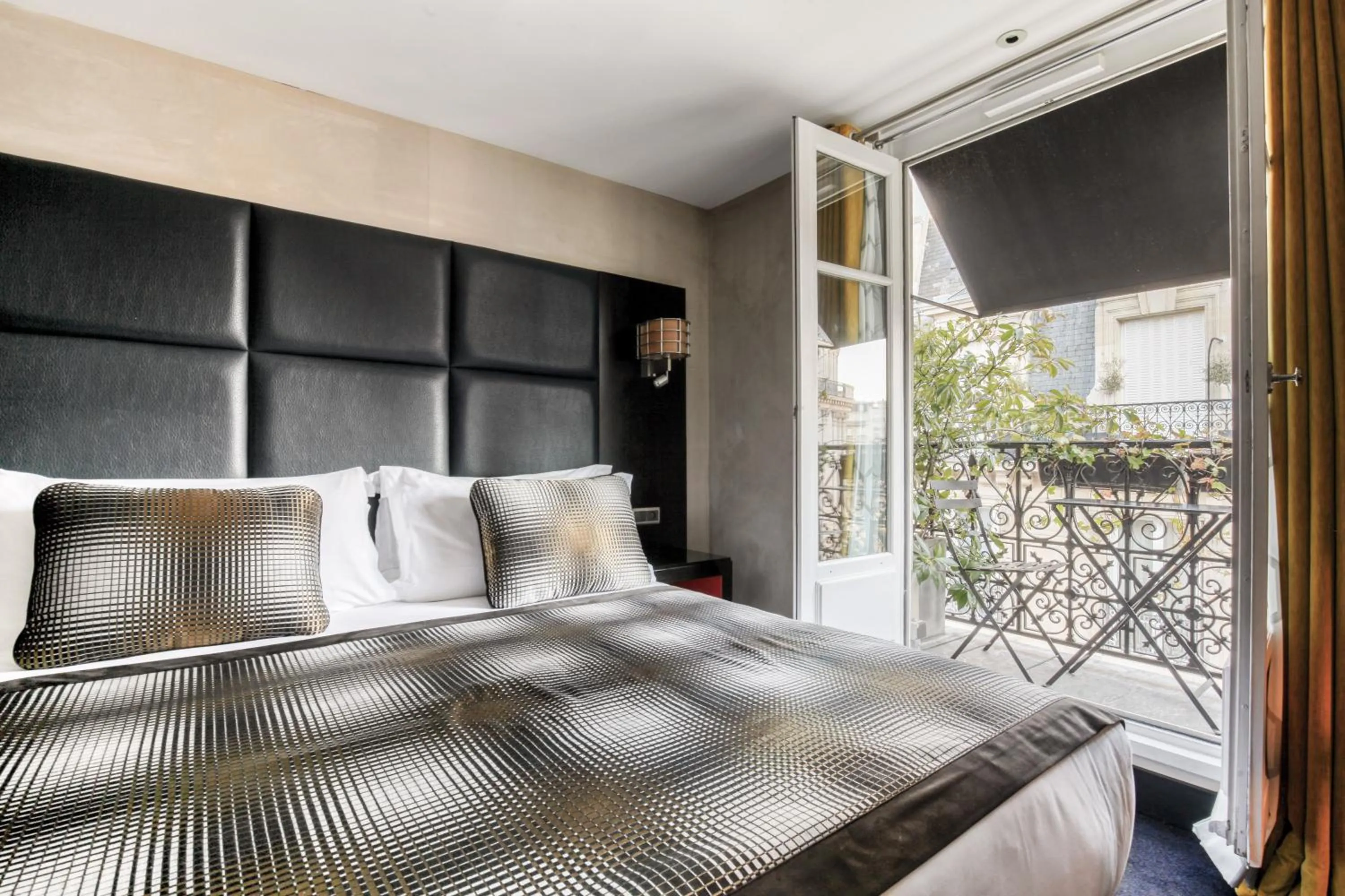 Bed in Chalgrin Boutique Hotel
