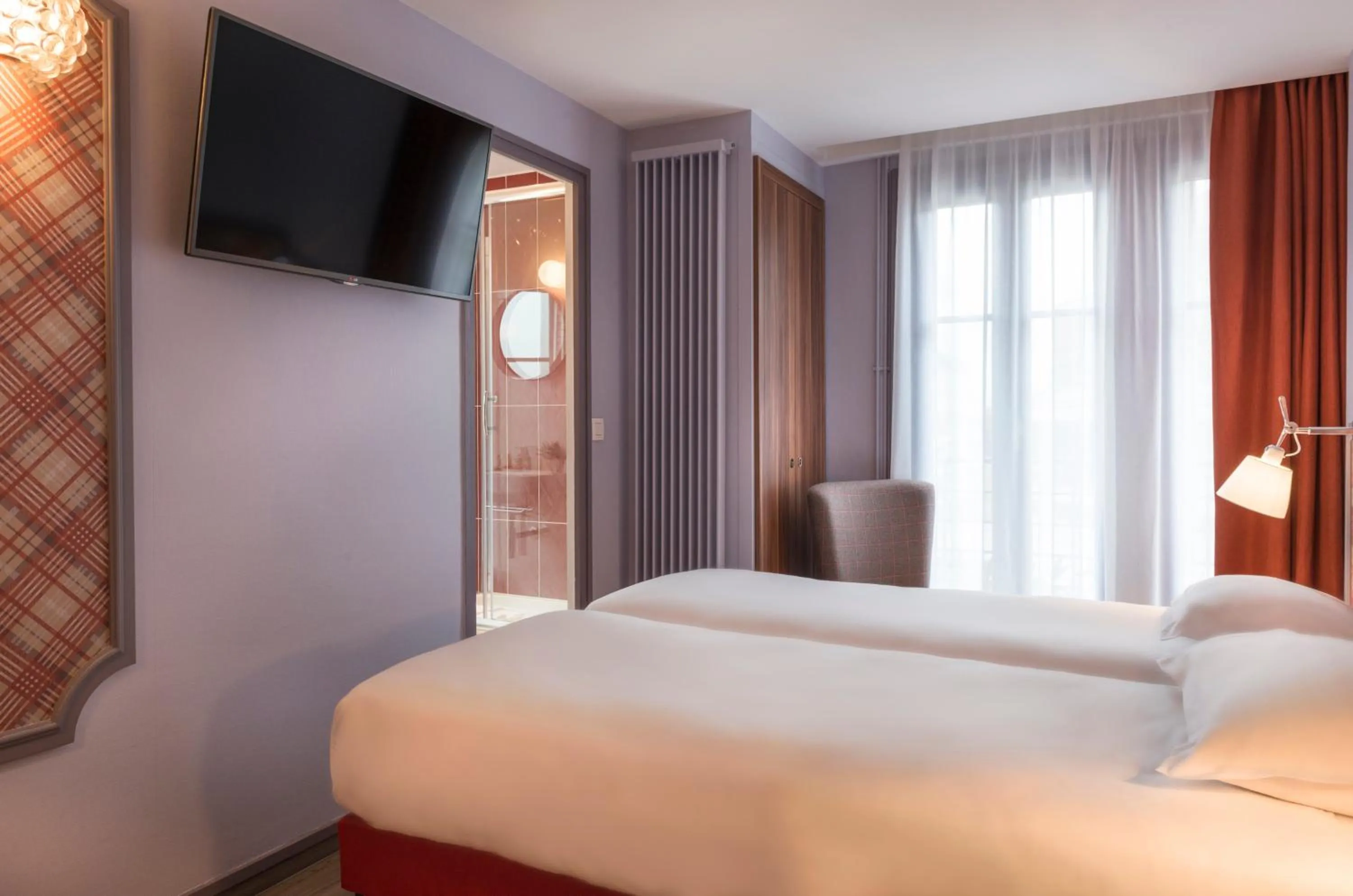 Bed in Hotel Boris V. by Happyculture