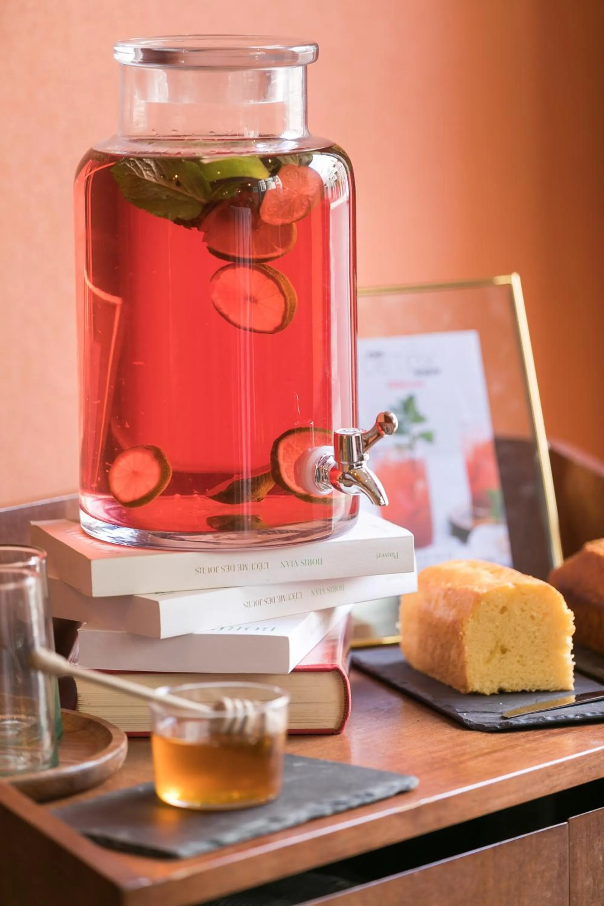 Coffee/tea facilities in Hotel Boris V. by Happyculture