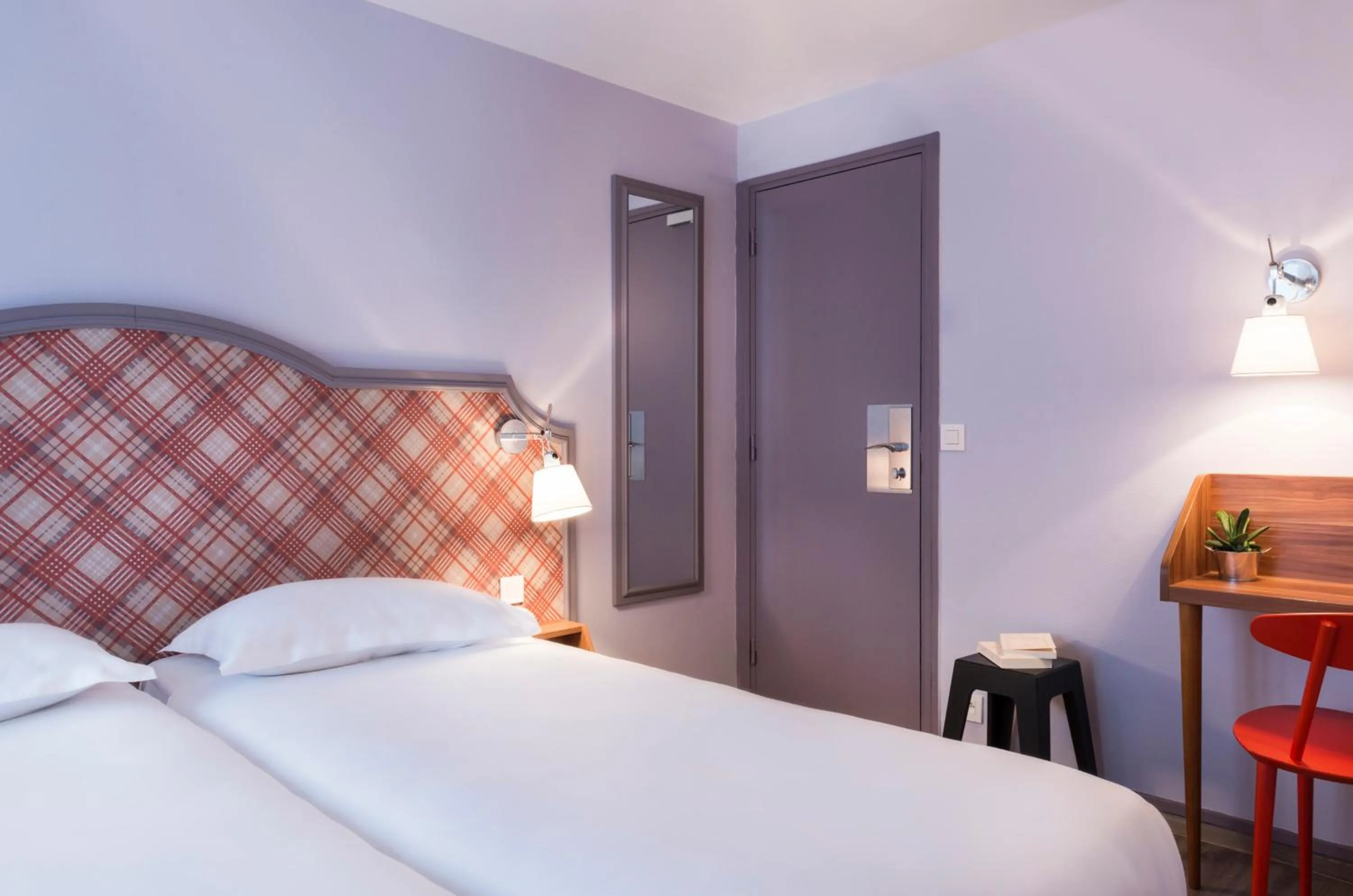 Bed in Hotel Boris V. by Happyculture