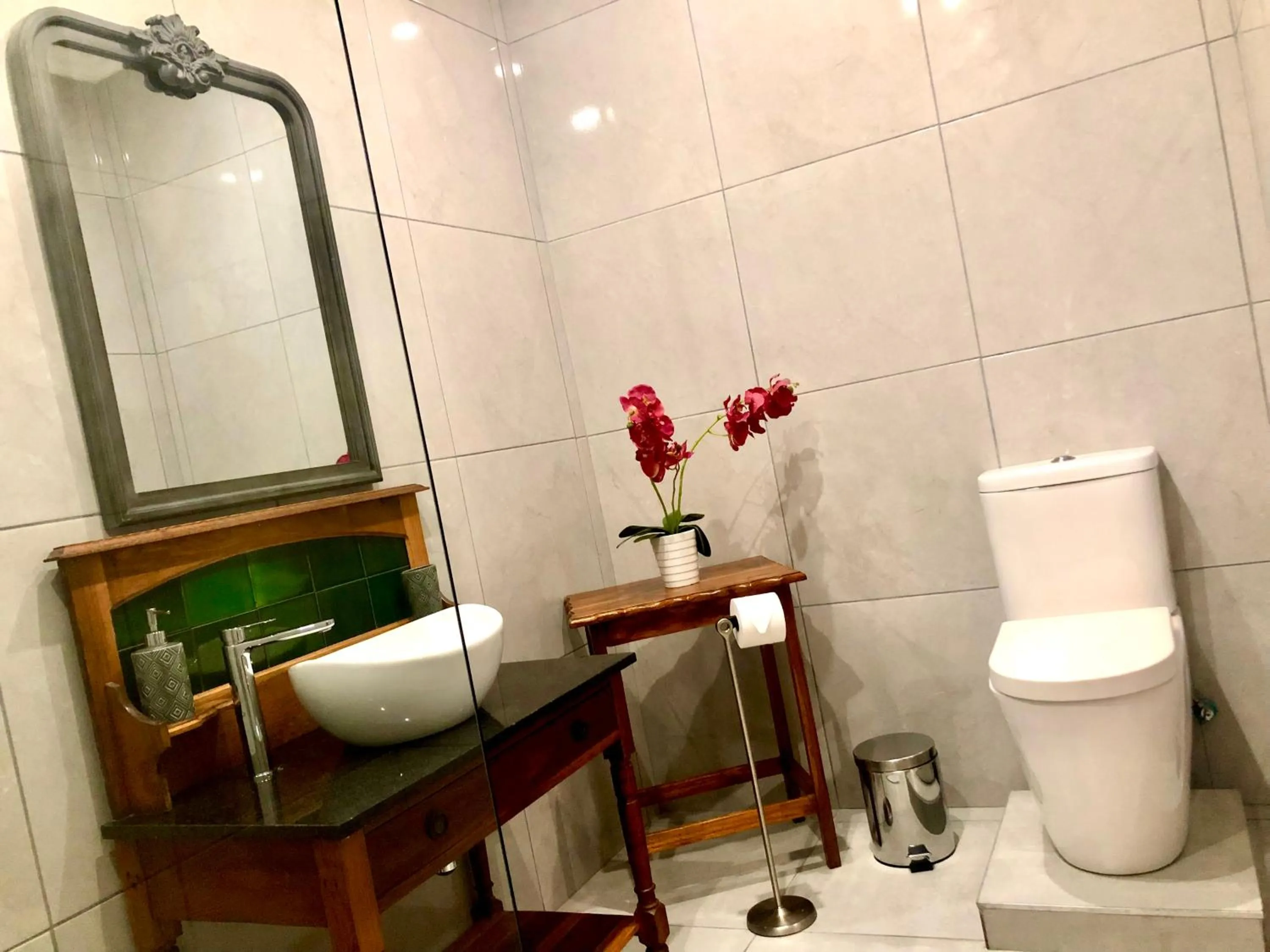 Shower in Rooibos Retreat