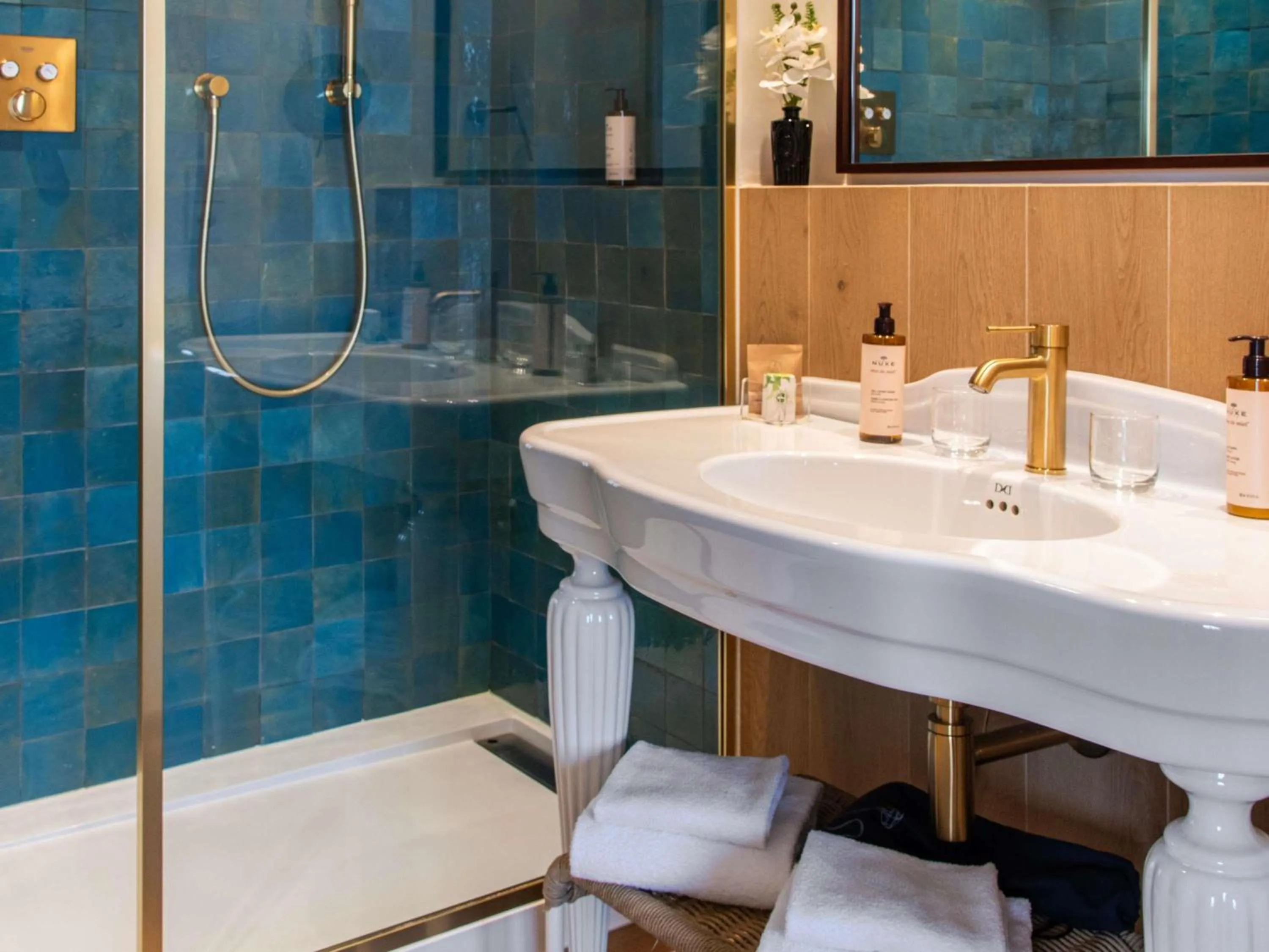 Bathroom in Hotel Mercure La Baule Majestic